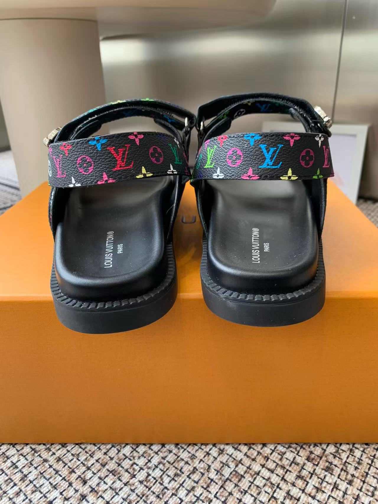 LVの高品質プリントビーチサンダル【50％割引+送料無料】