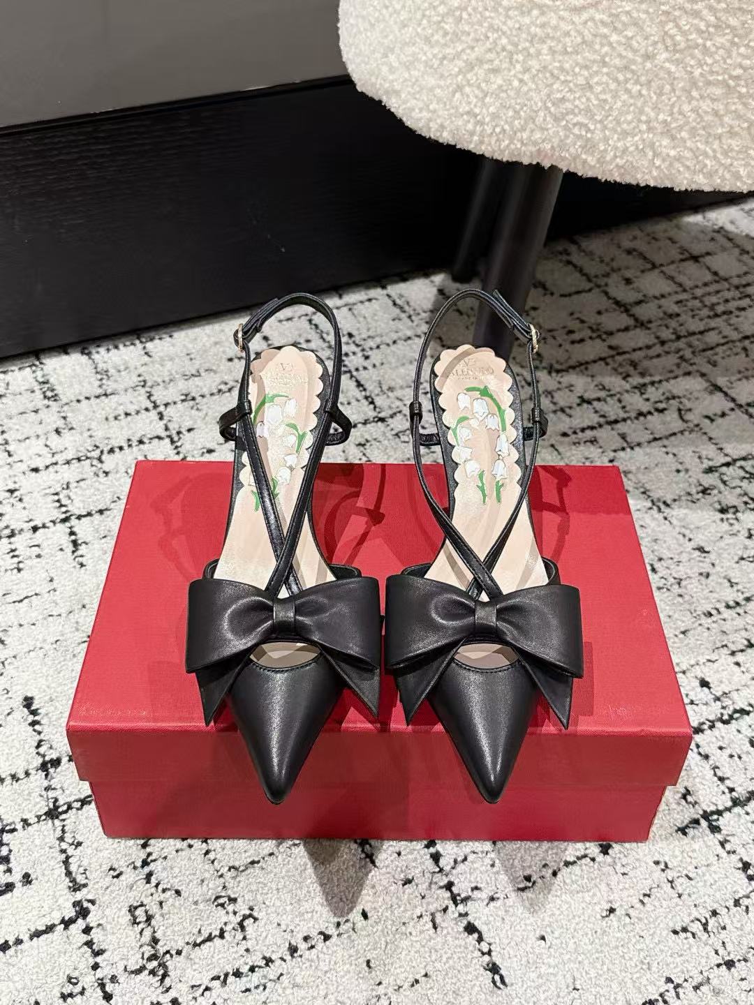 VALENT1NO リボン付きハイヒール【50％割引+送料無料】