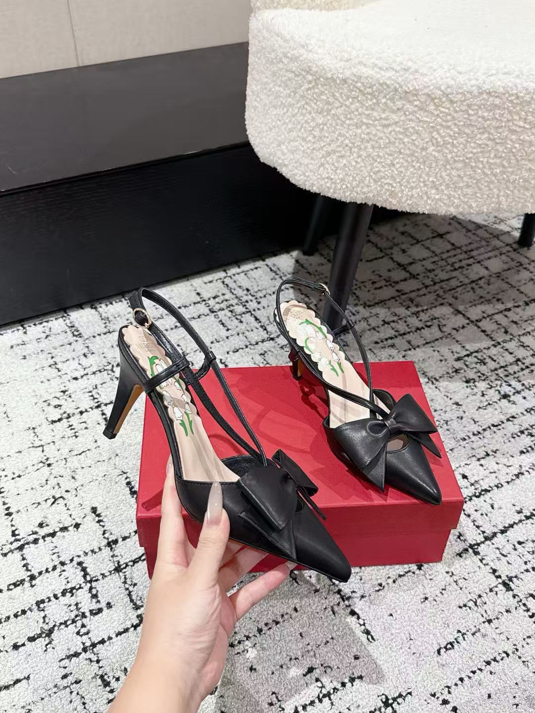 VALENT1NO リボン付きハイヒール【50％割引+送料無料】