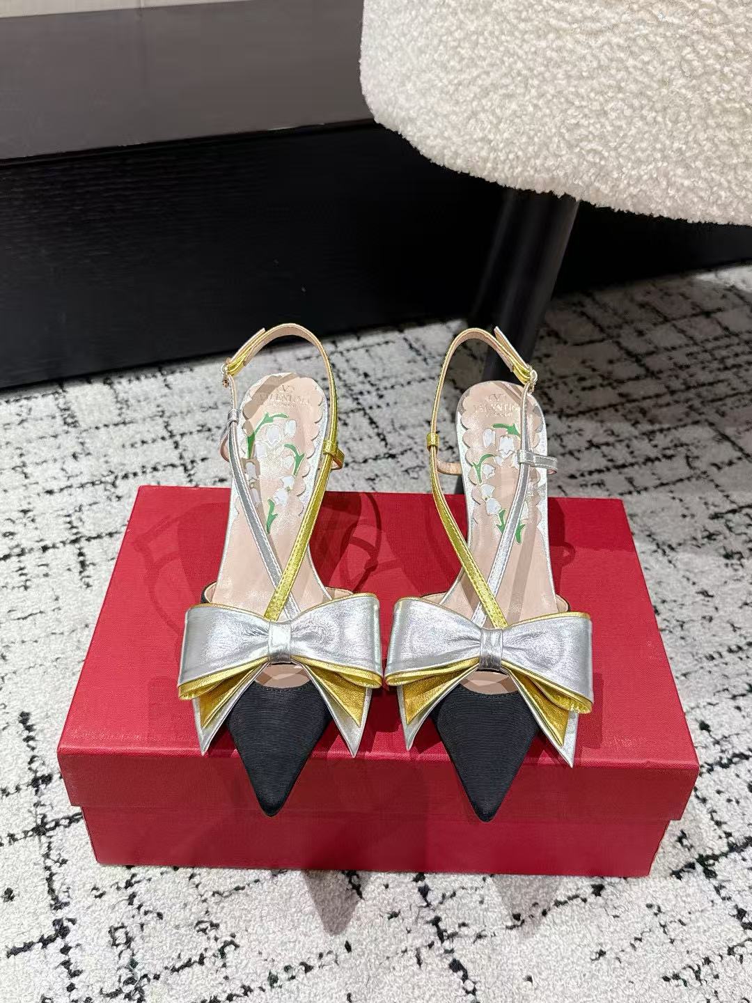 VALENT1NO リボン付きハイヒール【50％割引+送料無料】