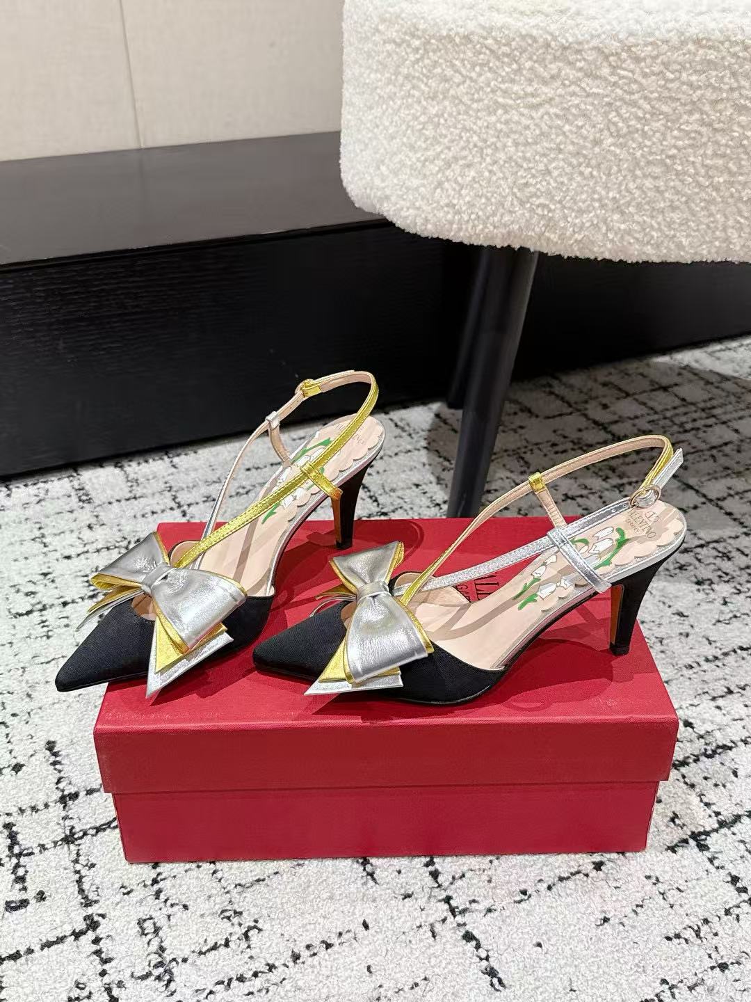 VALENT1NO リボン付きハイヒール【50％割引+送料無料】