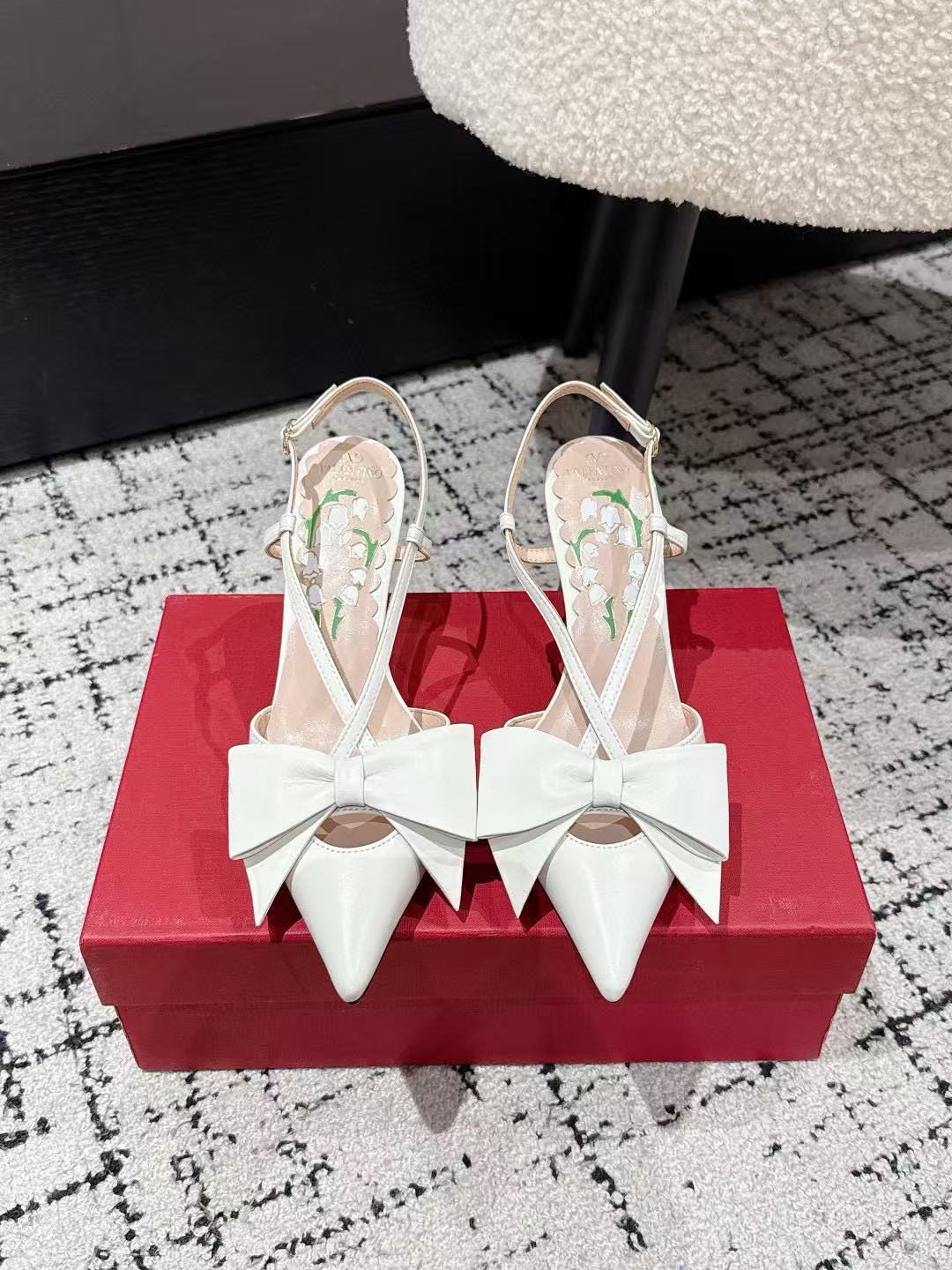 VALENT1NO リボン付きハイヒール【50％割引+送料無料】