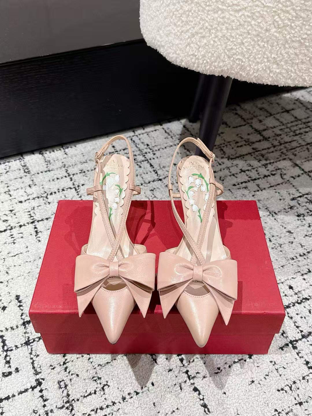 VALENT1NO リボン付きハイヒール【50％割引+送料無料】