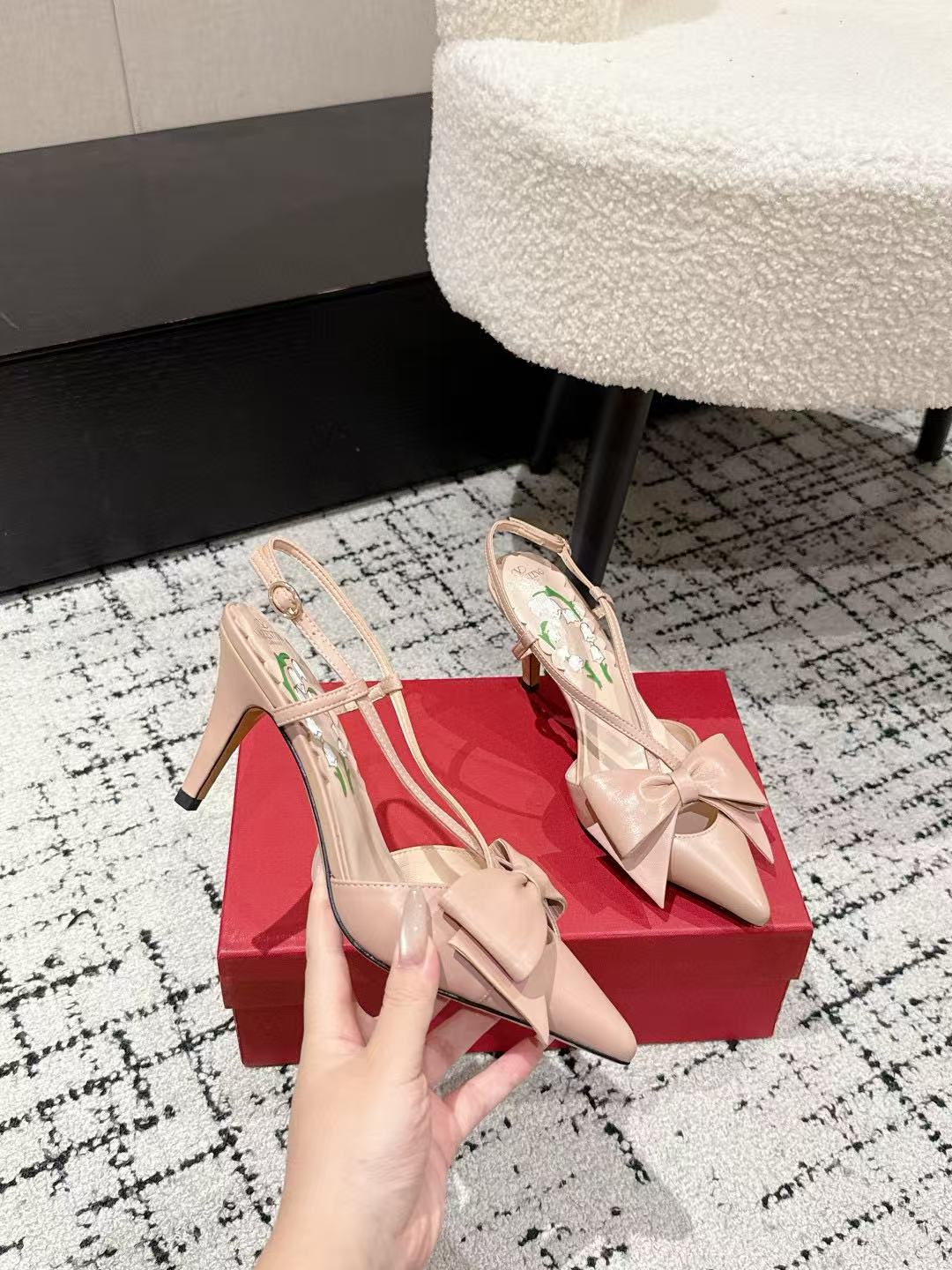 VALENT1NO リボン付きハイヒール【50％割引+送料無料】