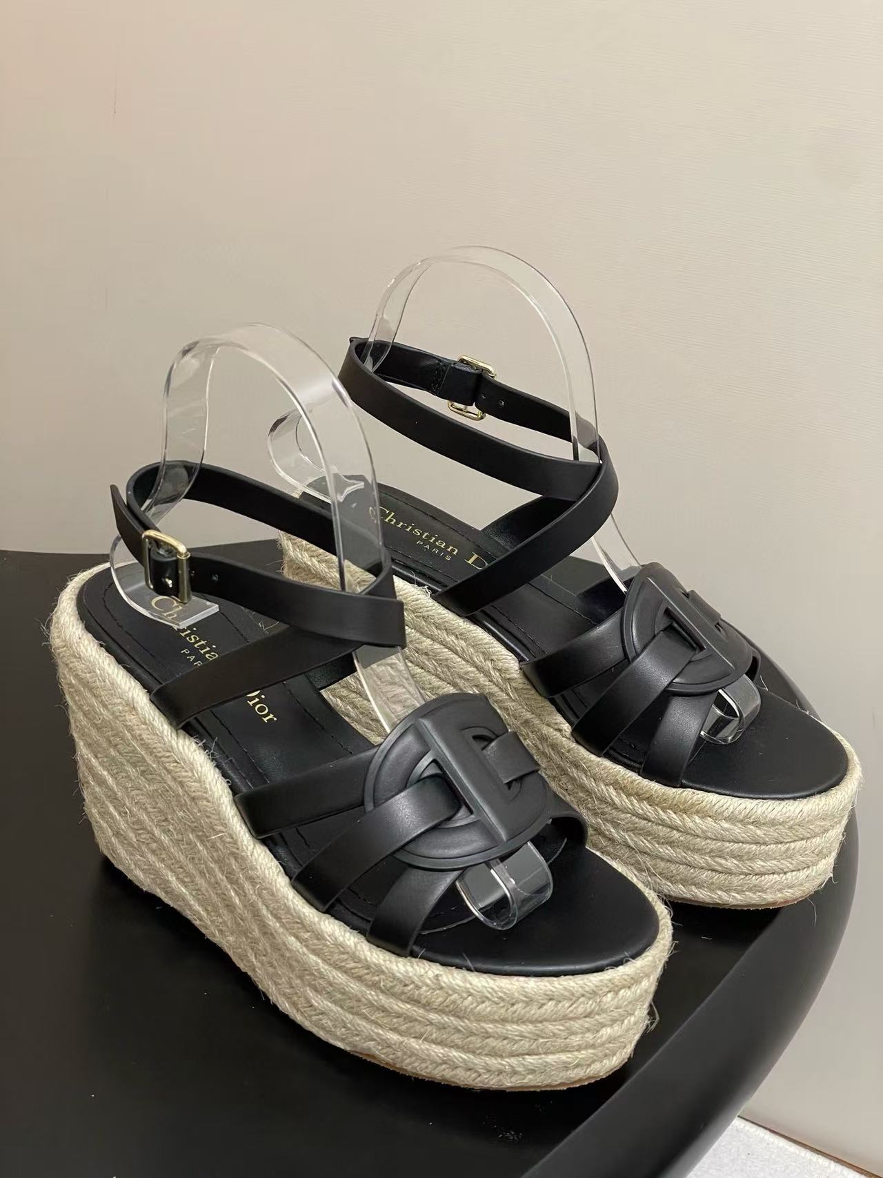 LVの高品質中空編みサンダル【50％割引+送料無料】