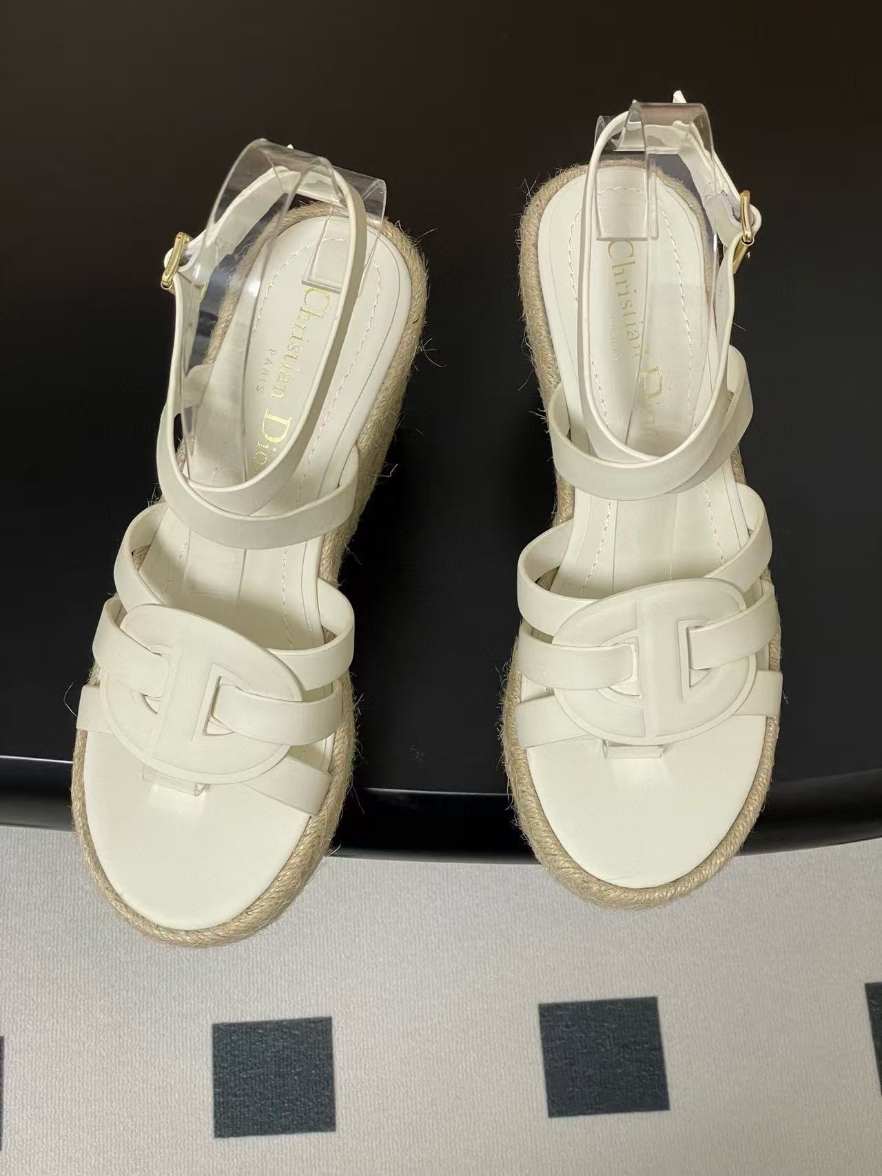 LVの高品質中空編みサンダル【50％割引+送料無料】