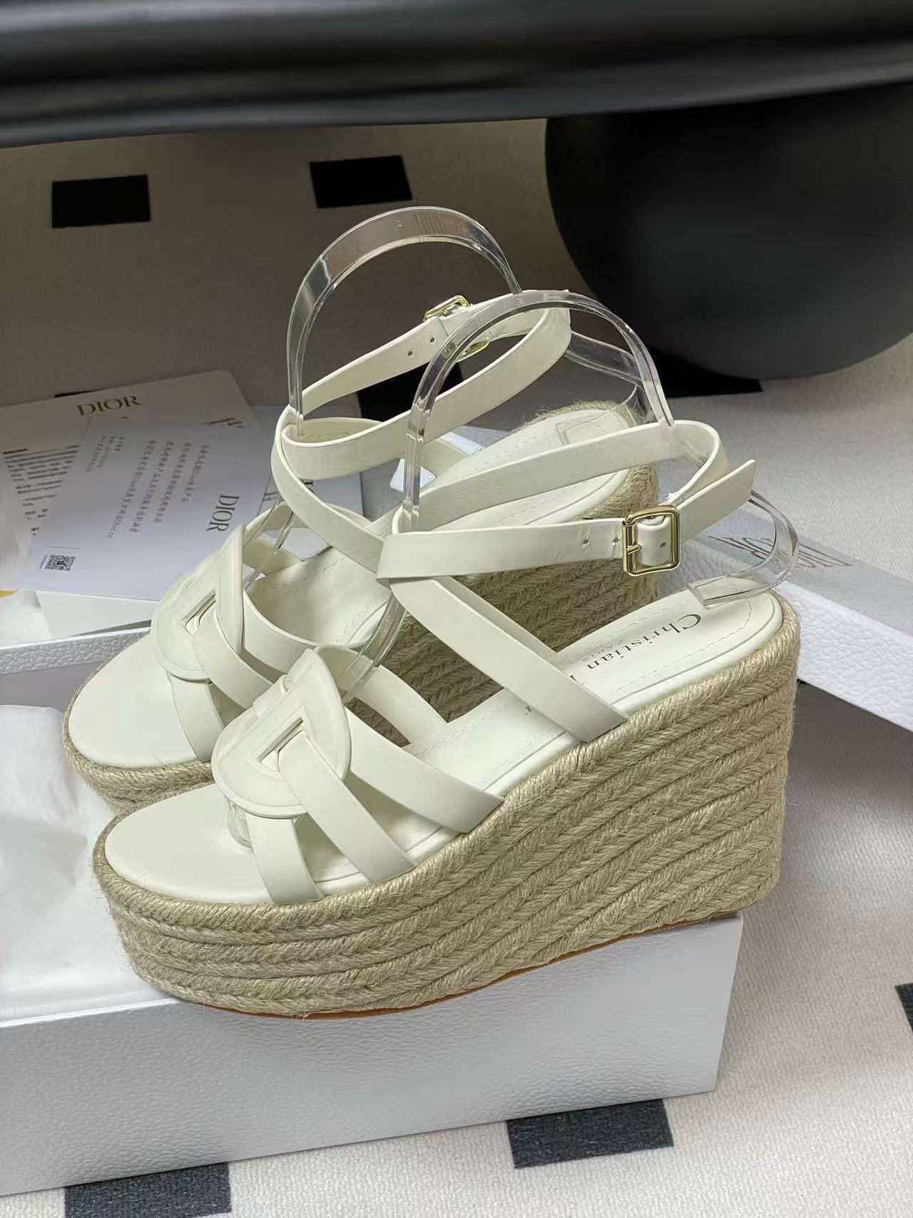 LVの高品質中空編みサンダル【50％割引+送料無料】