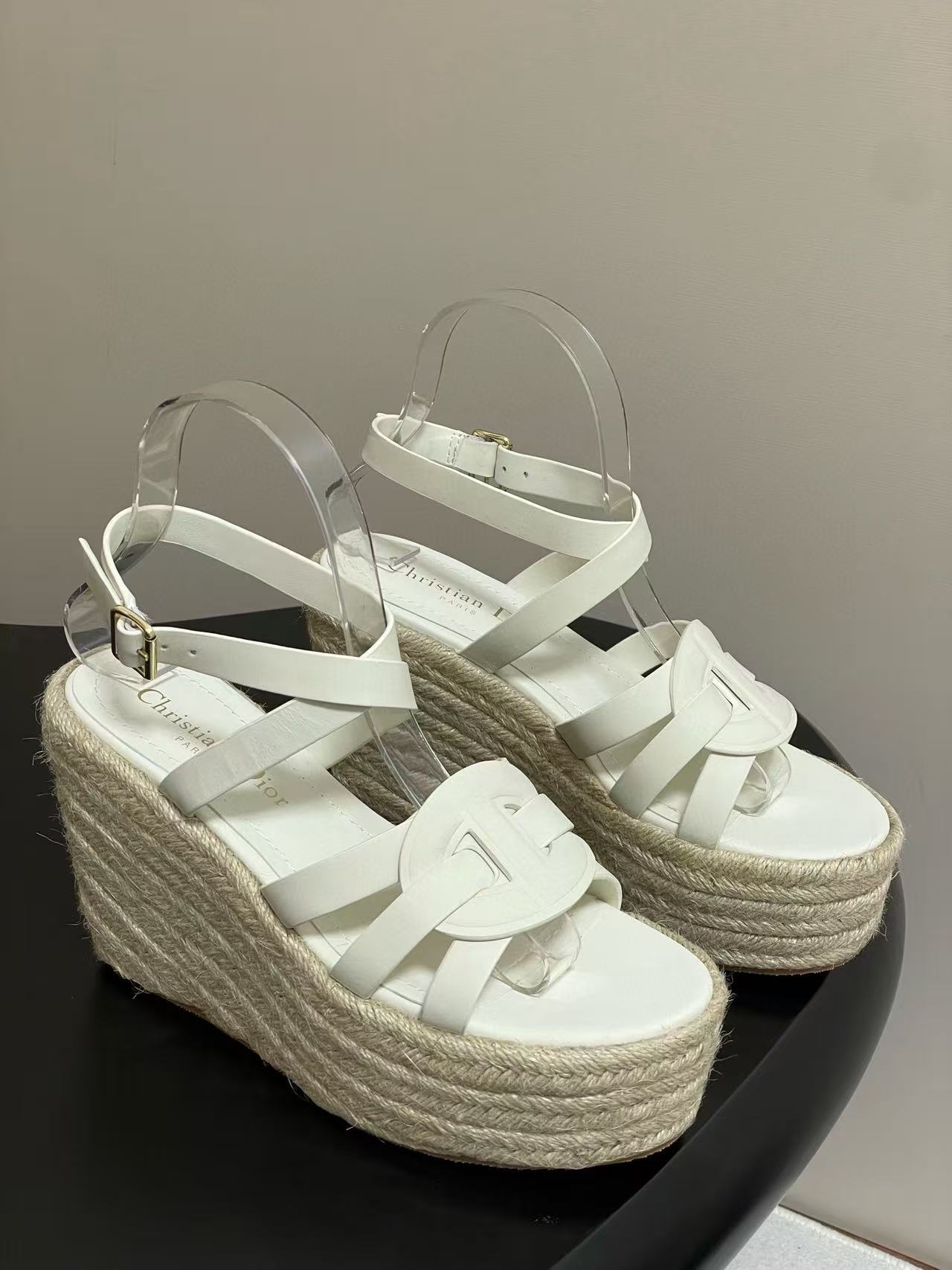 LVの高品質中空編みサンダル【50％割引+送料無料】