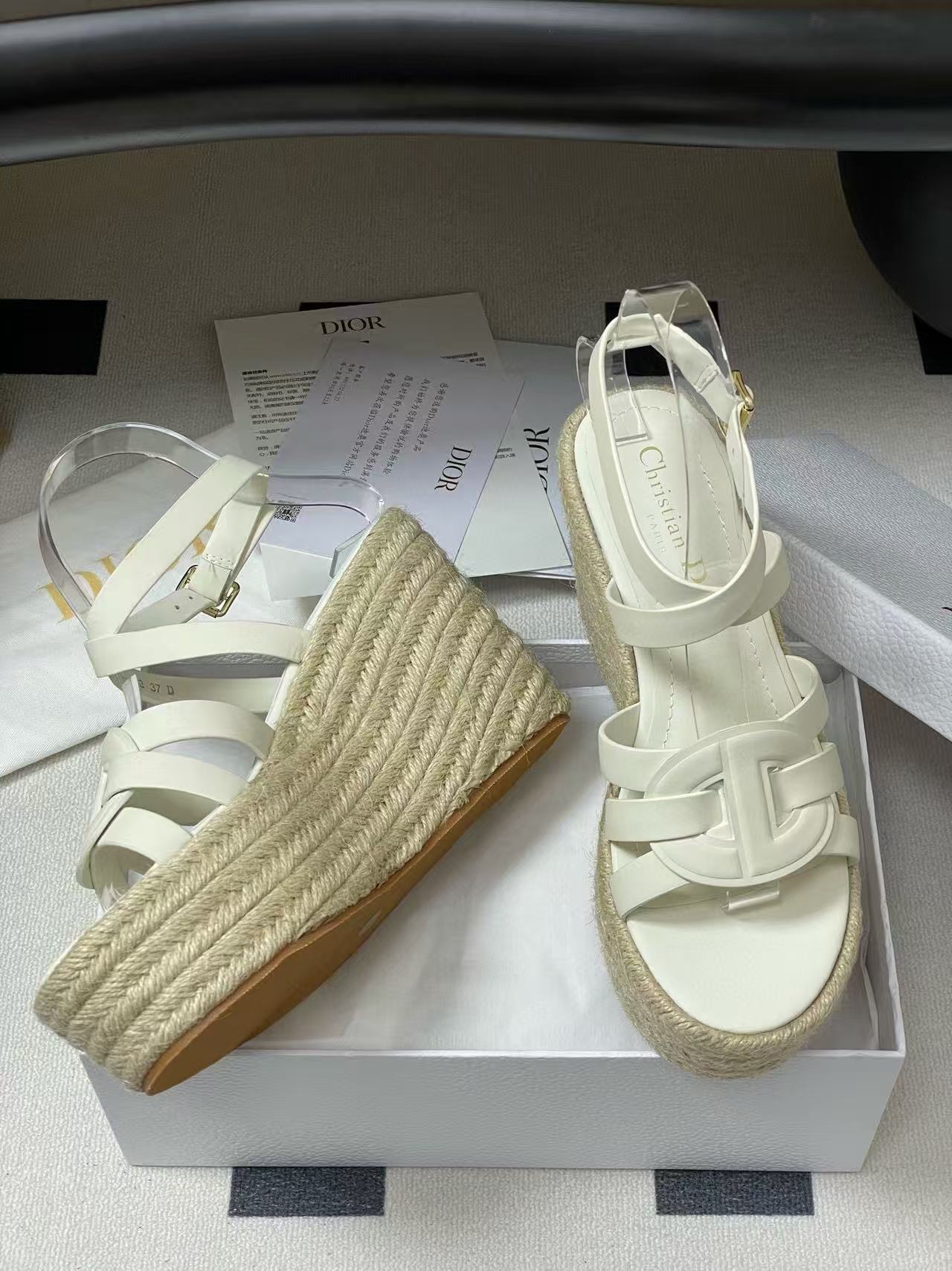 LVの高品質中空編みサンダル【50％割引+送料無料】