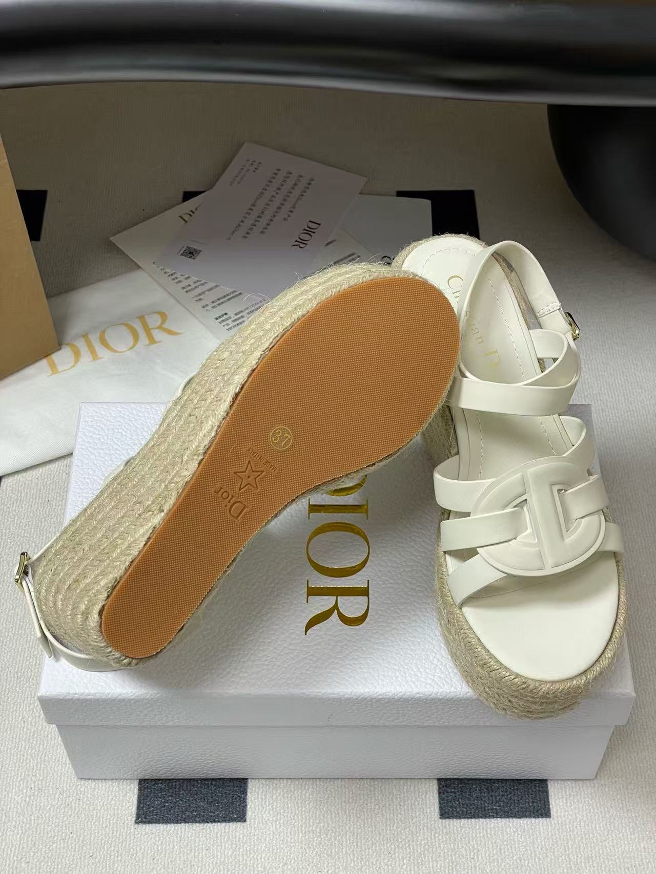 LVの高品質中空編みサンダル【50％割引+送料無料】