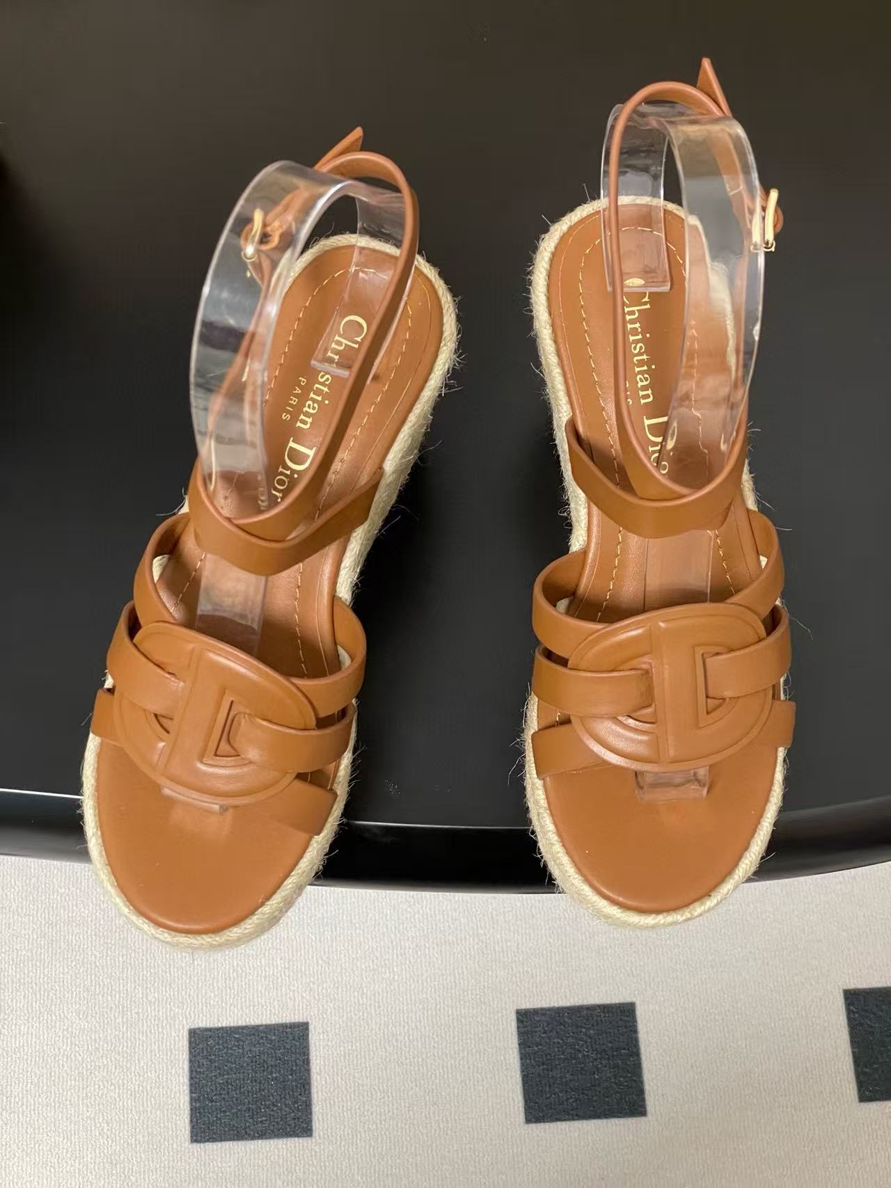 LVの高品質中空編みサンダル【50％割引+送料無料】