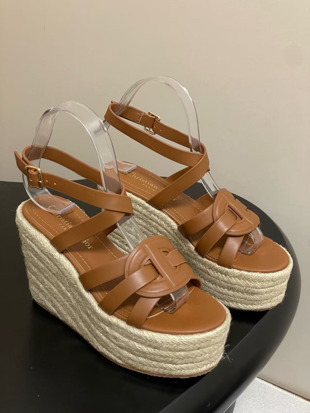 LVの高品質中空編みサンダル【50％割引+送料無料】