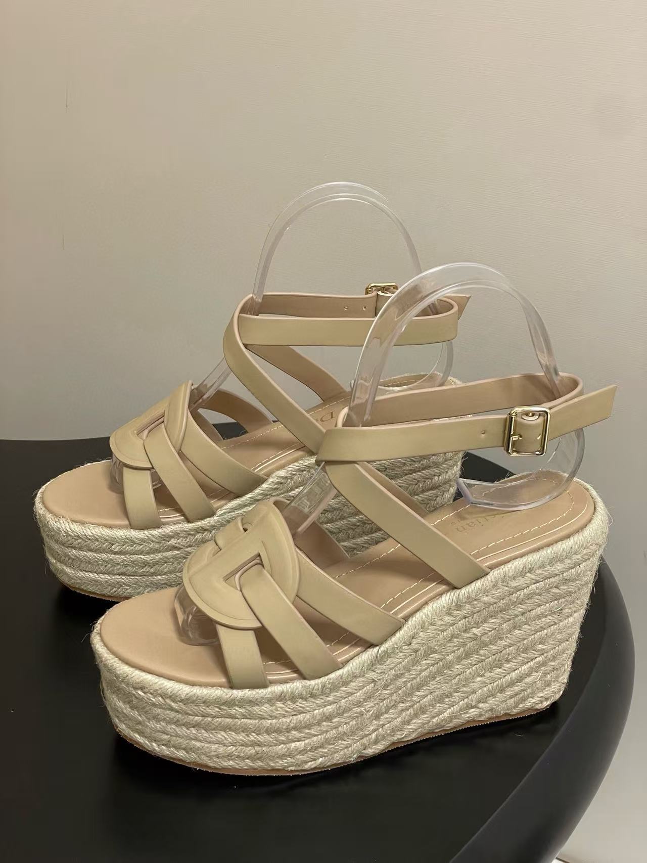 LVの高品質中空編みサンダル【50％割引+送料無料】