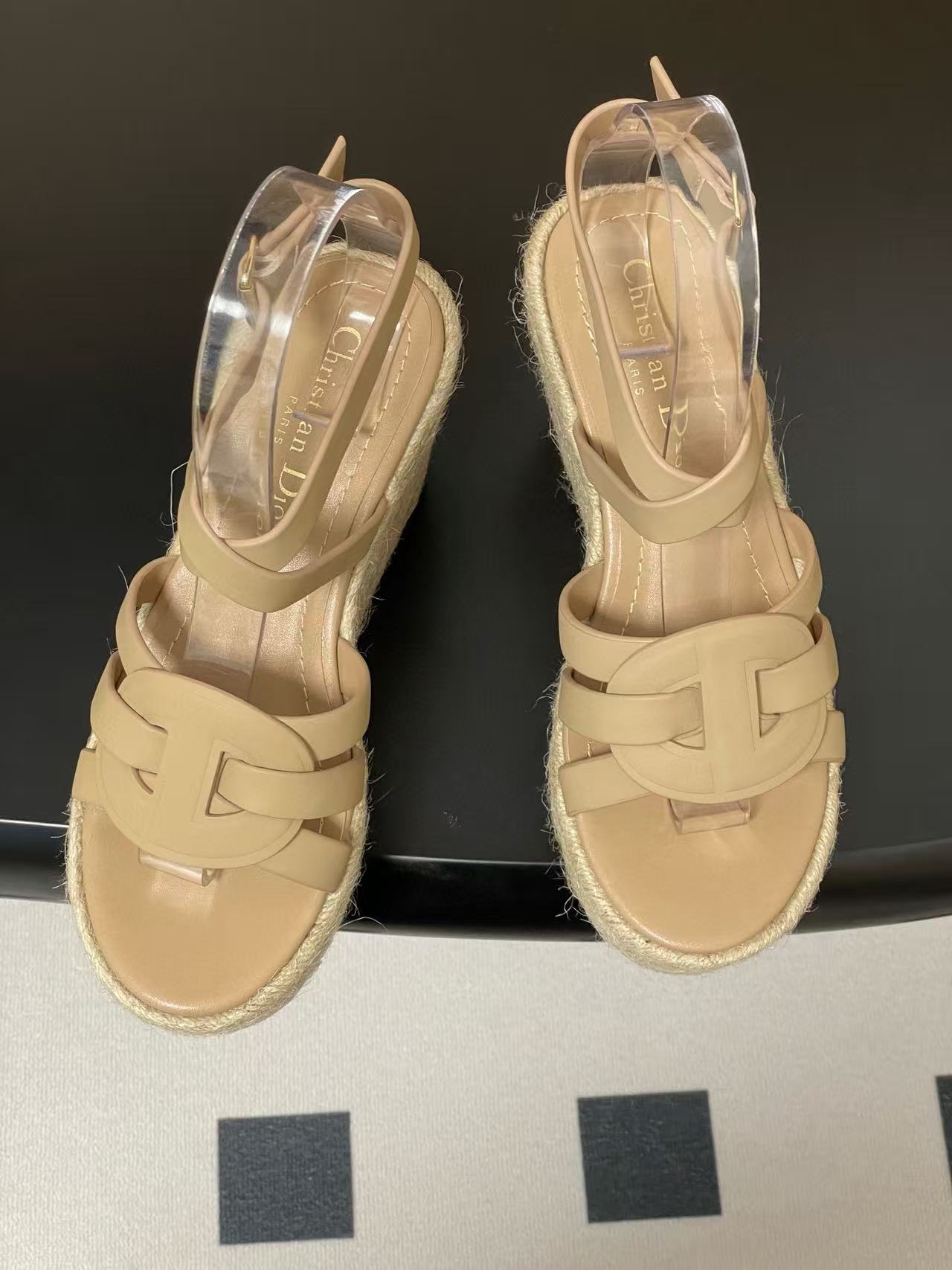 LVの高品質中空編みサンダル【50％割引+送料無料】