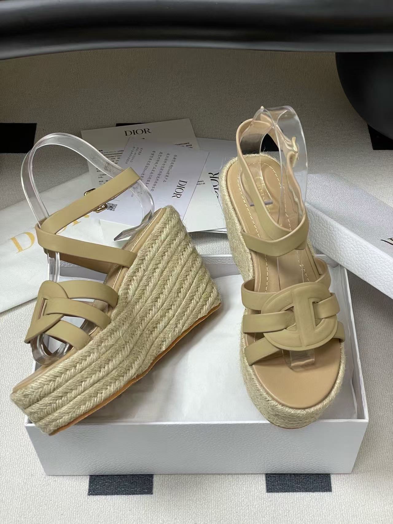 LVの高品質中空編みサンダル【50％割引+送料無料】