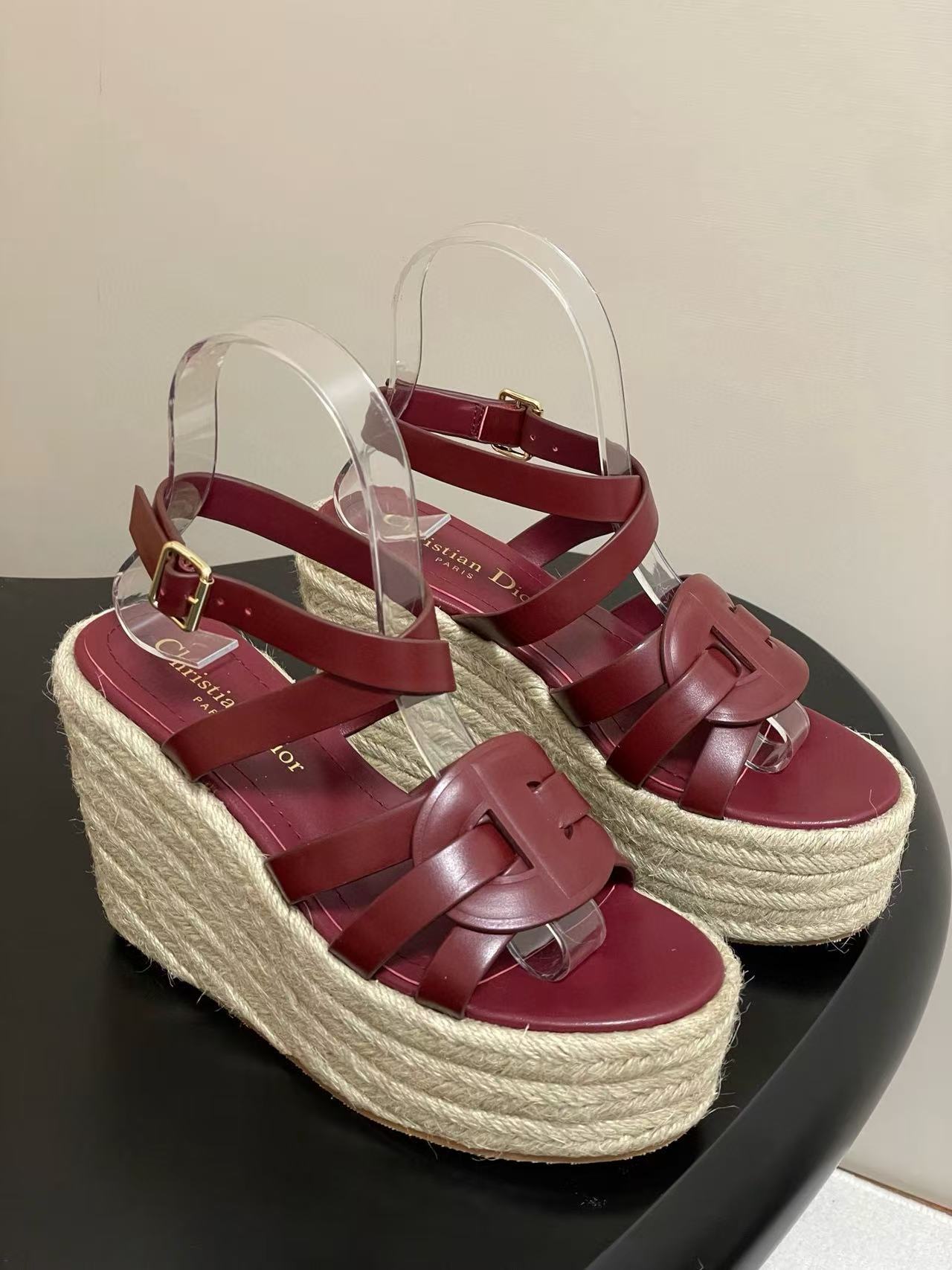 LVの高品質中空編みサンダル【50％割引+送料無料】