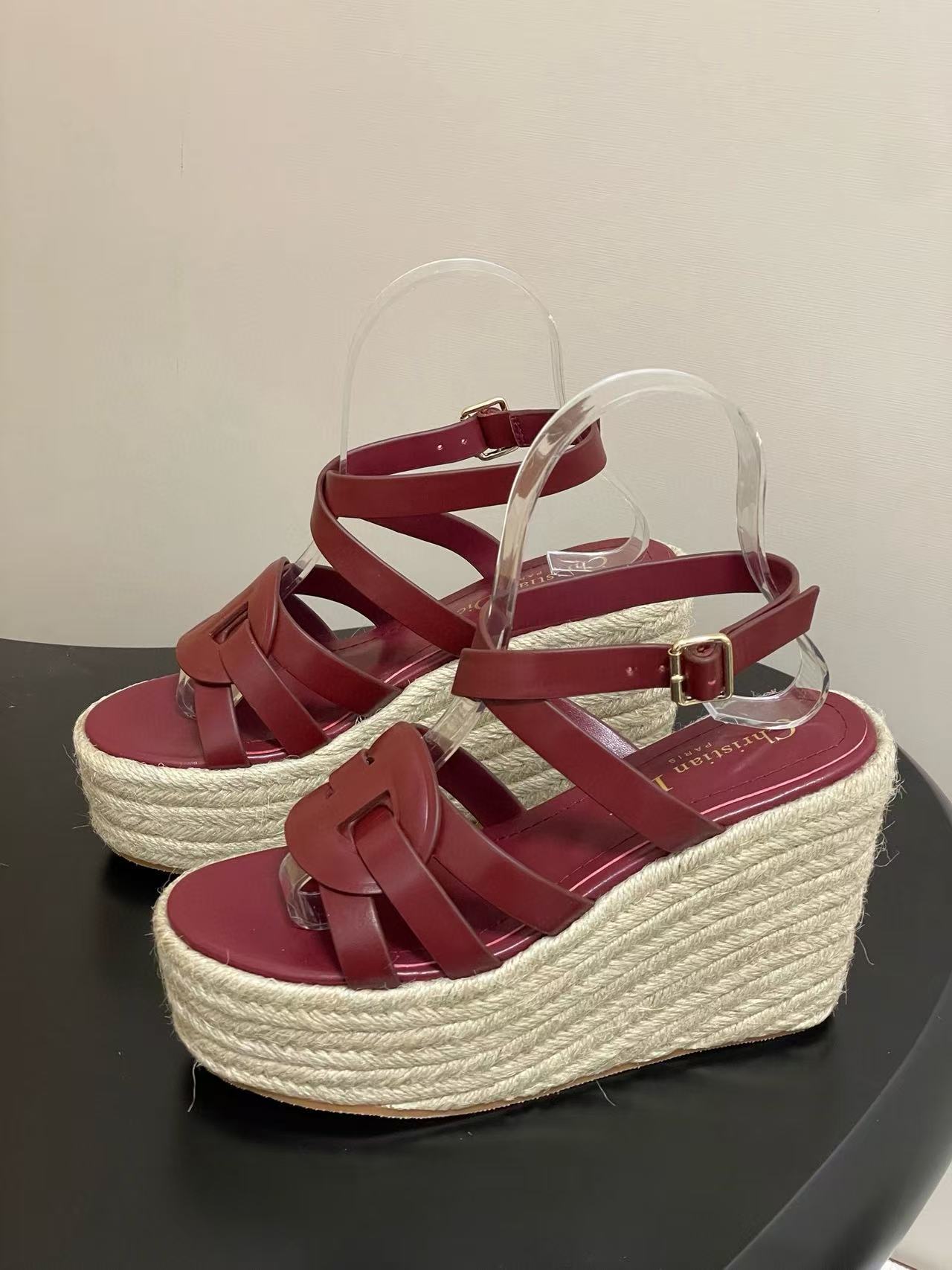 LVの高品質中空編みサンダル【50％割引+送料無料】