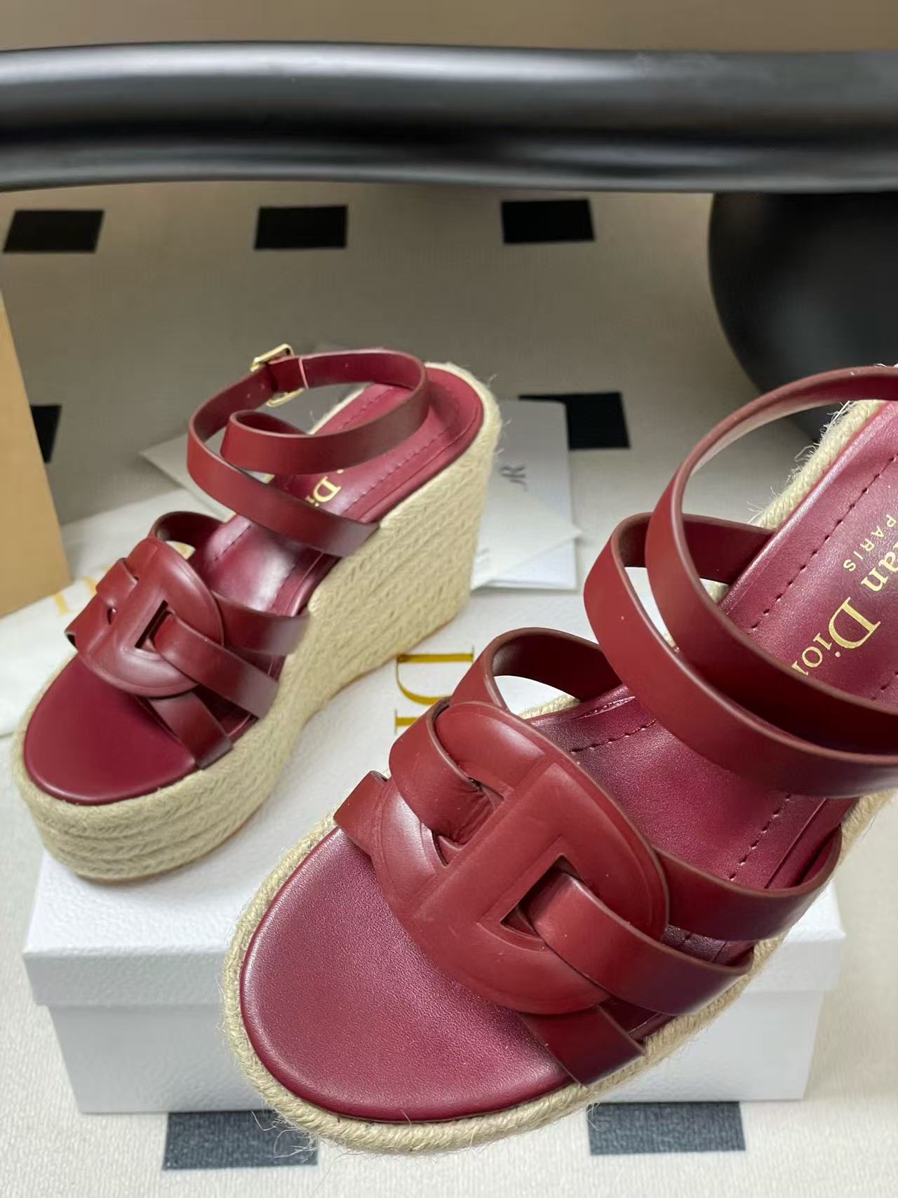 LVの高品質中空編みサンダル【50％割引+送料無料】