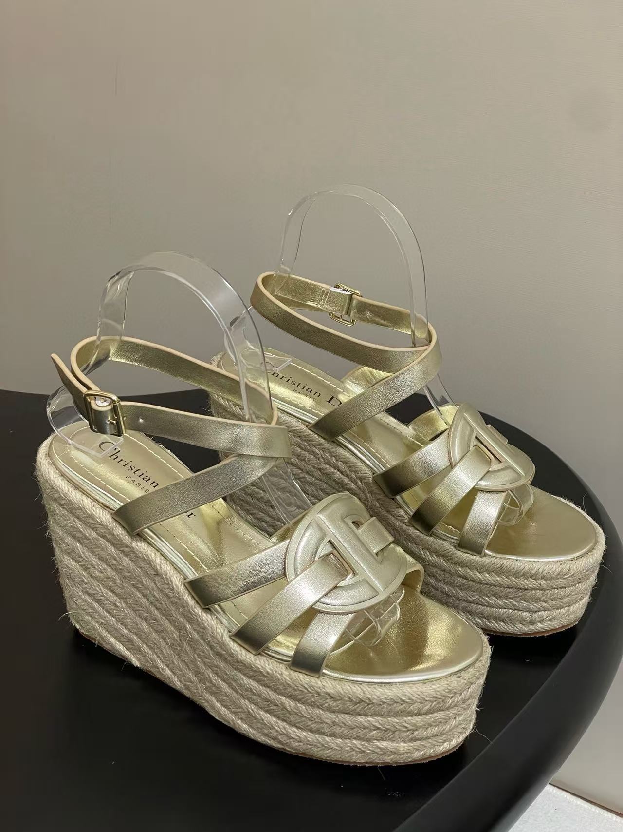 LVの高品質中空編みサンダル【50％割引+送料無料】