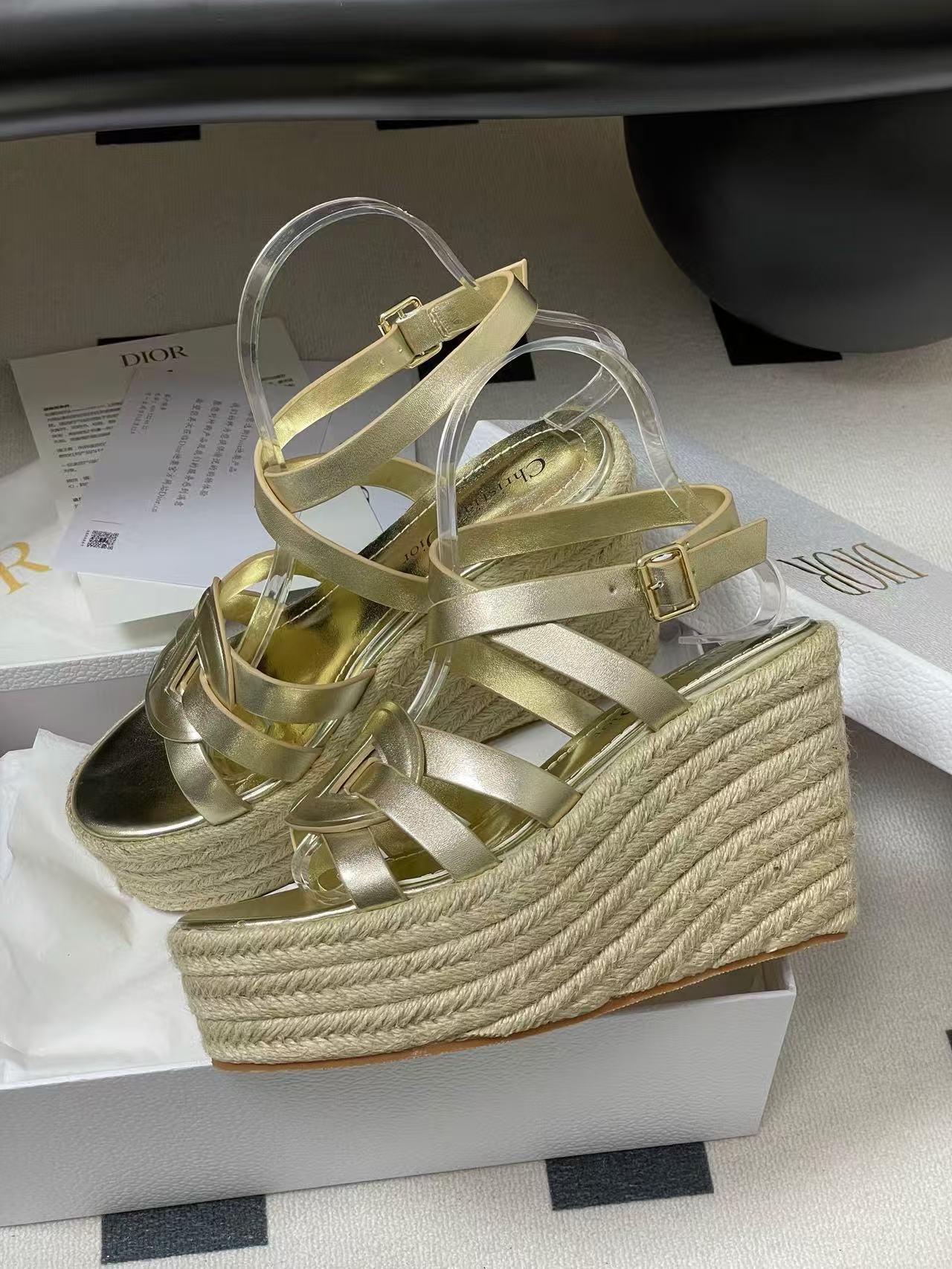 LVの高品質中空編みサンダル【50％割引+送料無料】