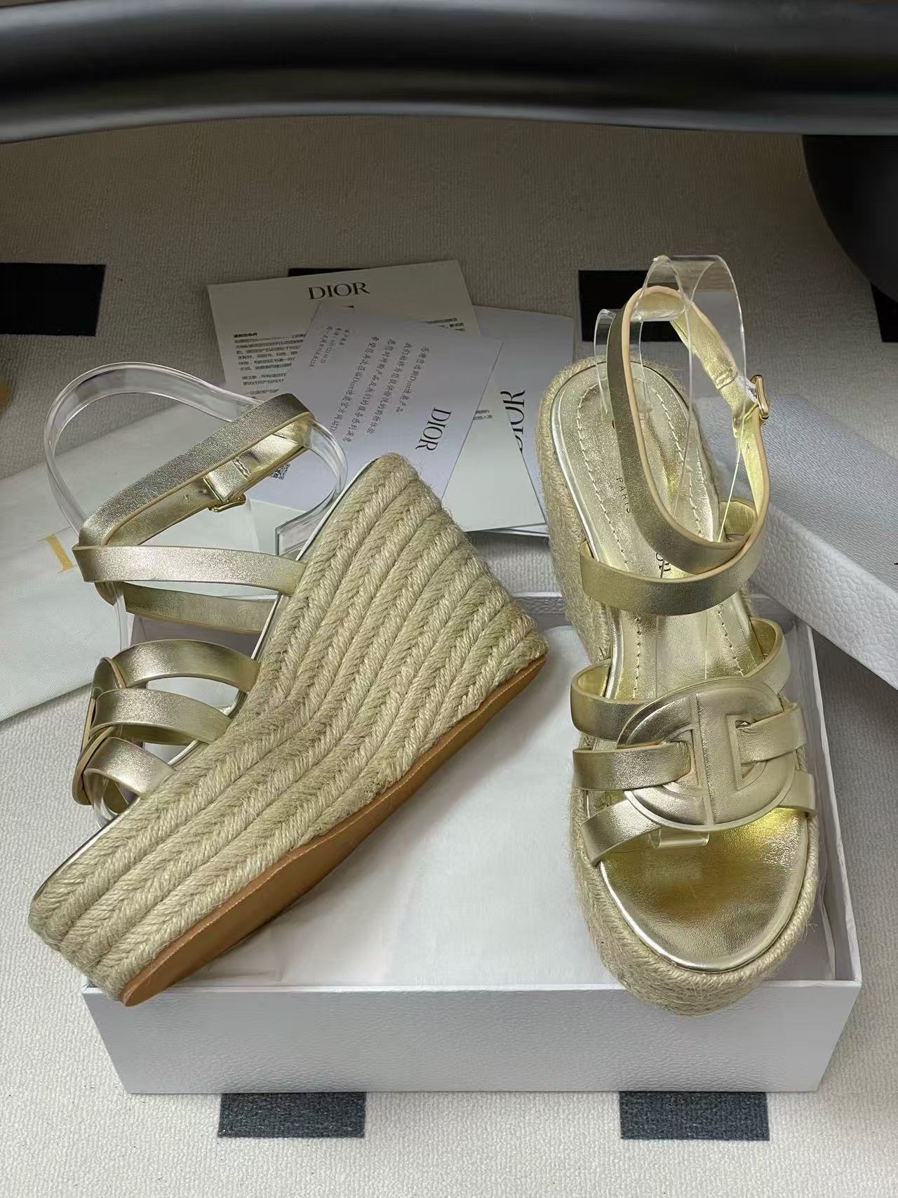 LVの高品質中空編みサンダル【50％割引+送料無料】