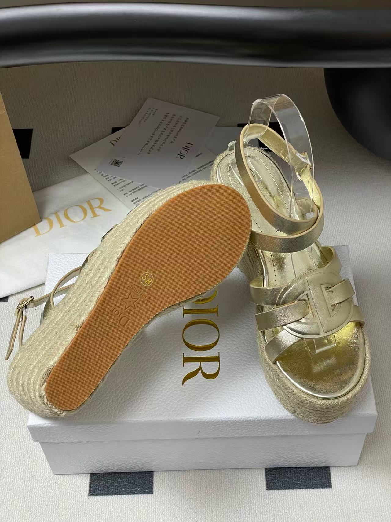 LVの高品質中空編みサンダル【50％割引+送料無料】