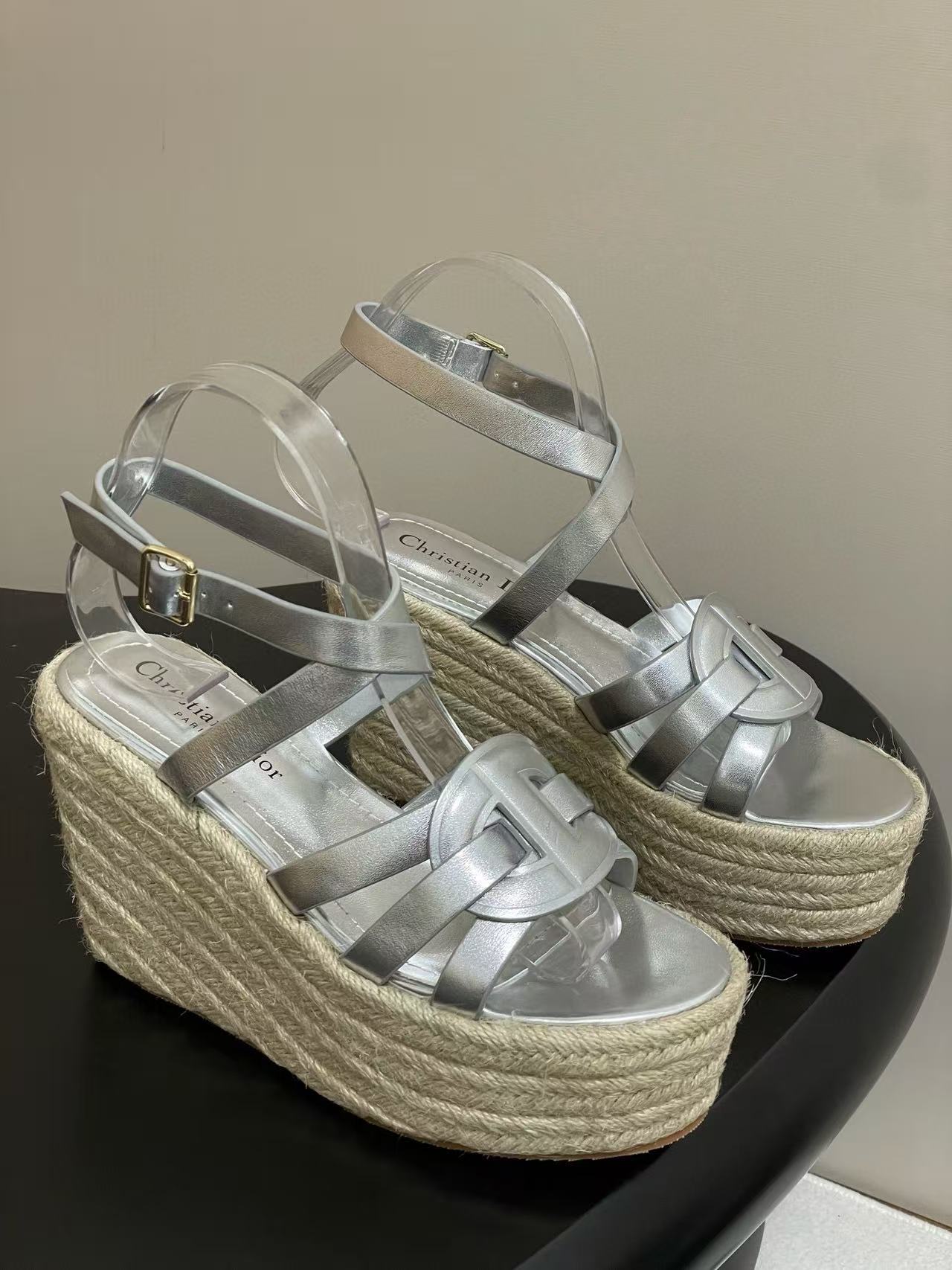 LVの高品質中空編みサンダル【50％割引+送料無料】