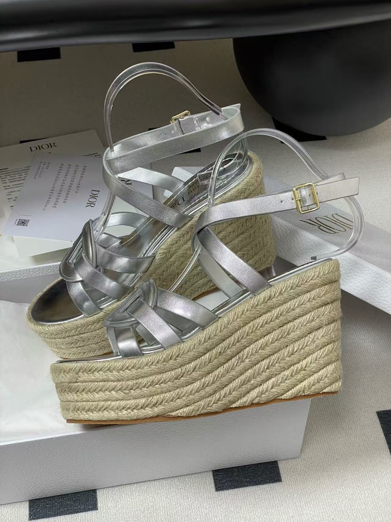 LVの高品質中空編みサンダル【50％割引+送料無料】