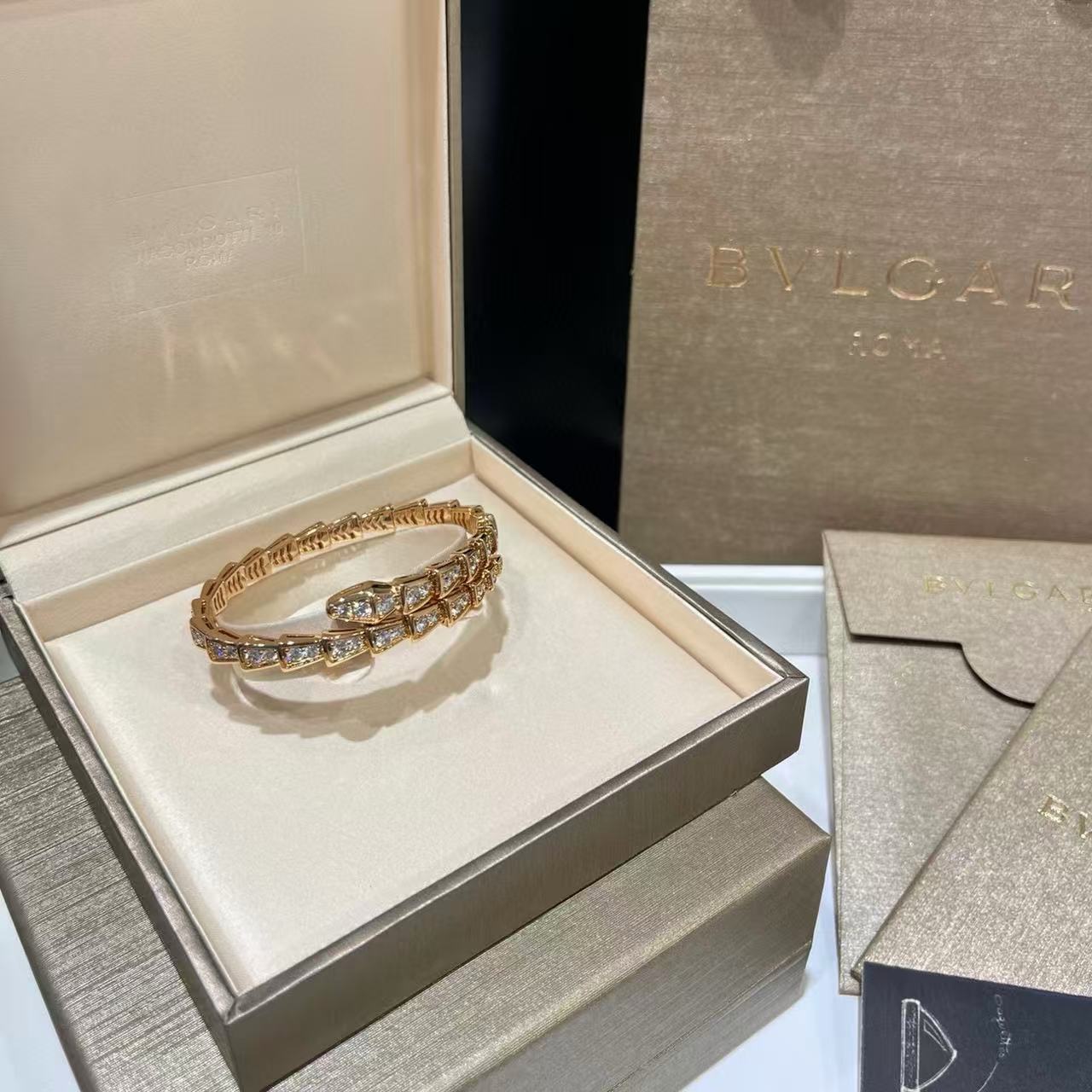 BVLGAR1ダイヤモンド スネーク ブレスレット【50％割引+送料無料】