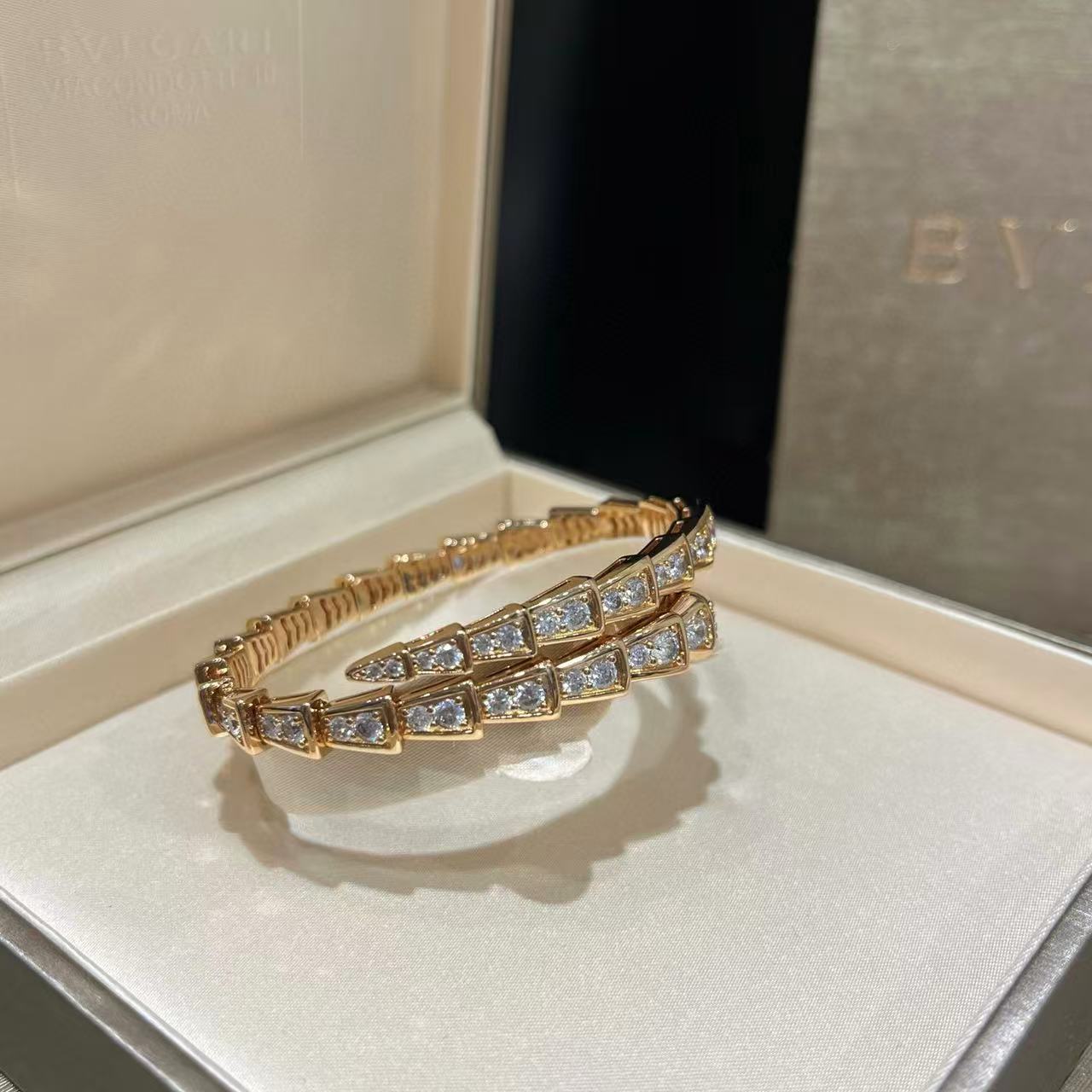 BVLGAR1ダイヤモンド スネーク ブレスレット【50％割引+送料無料】