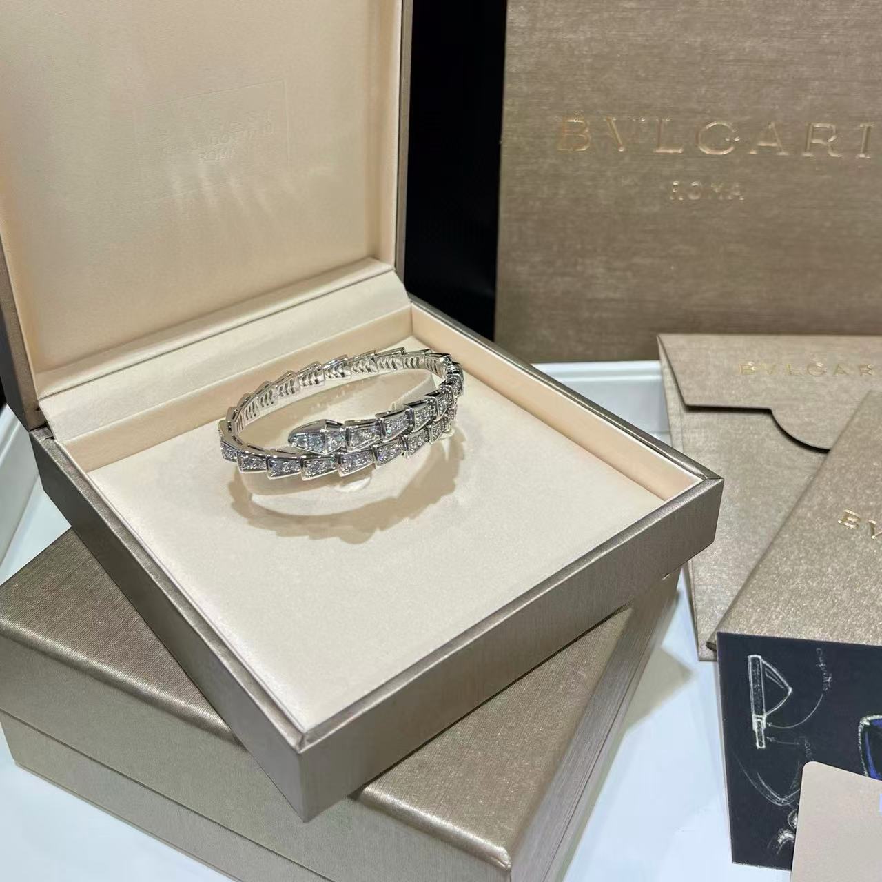 BVLGAR1ダイヤモンド スネーク ブレスレット【50％割引+送料無料】