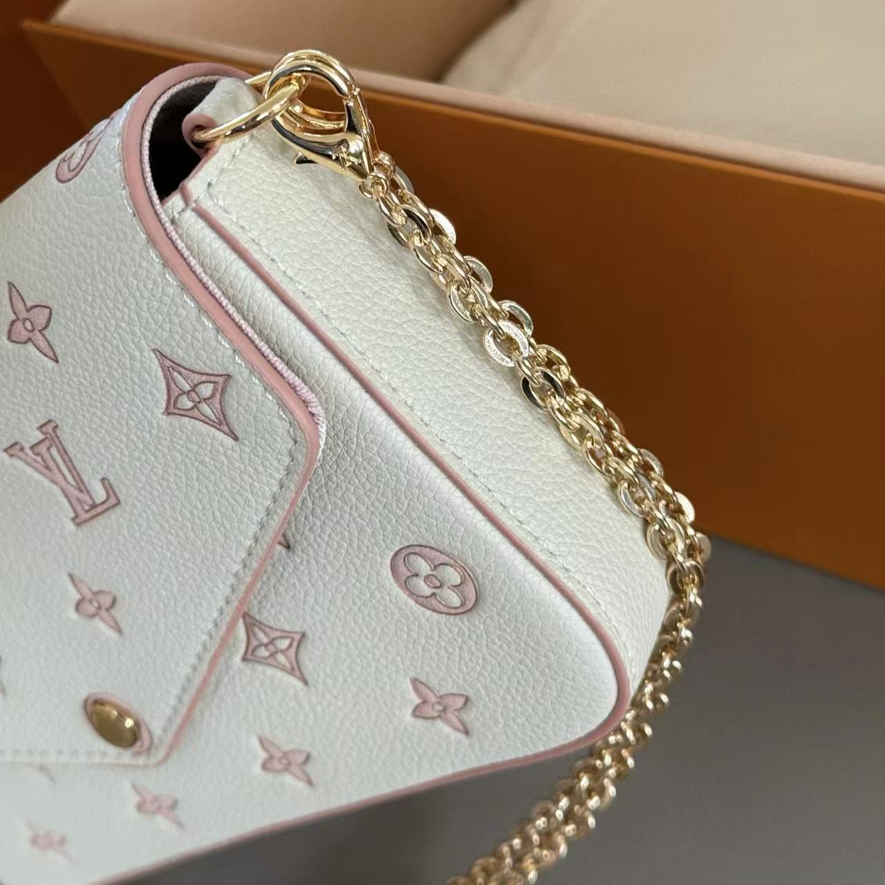 LVチェーンアンダーアームバッグ【 50％割引+送料無料】