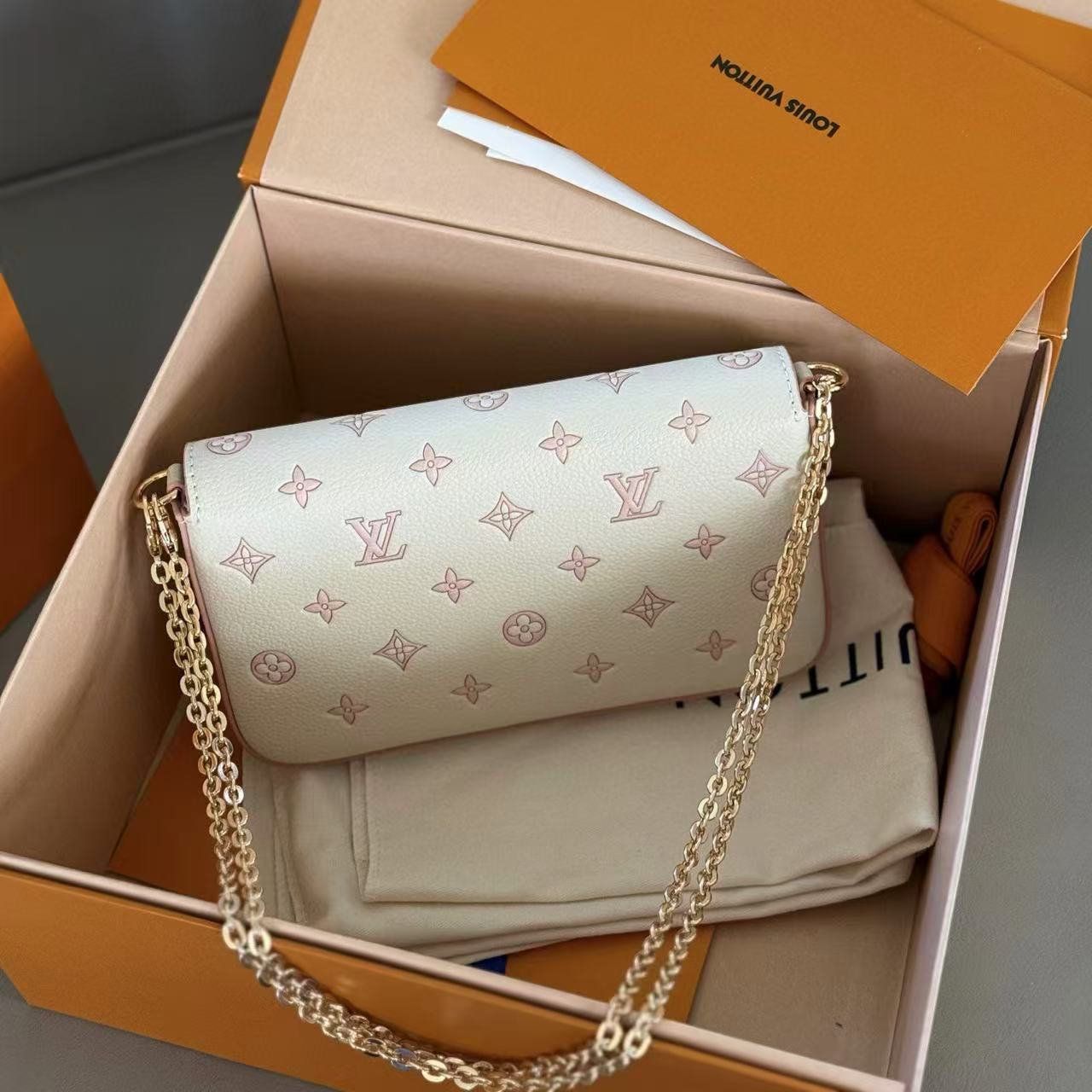 LVチェーンアンダーアームバッグ【 50％割引+送料無料】