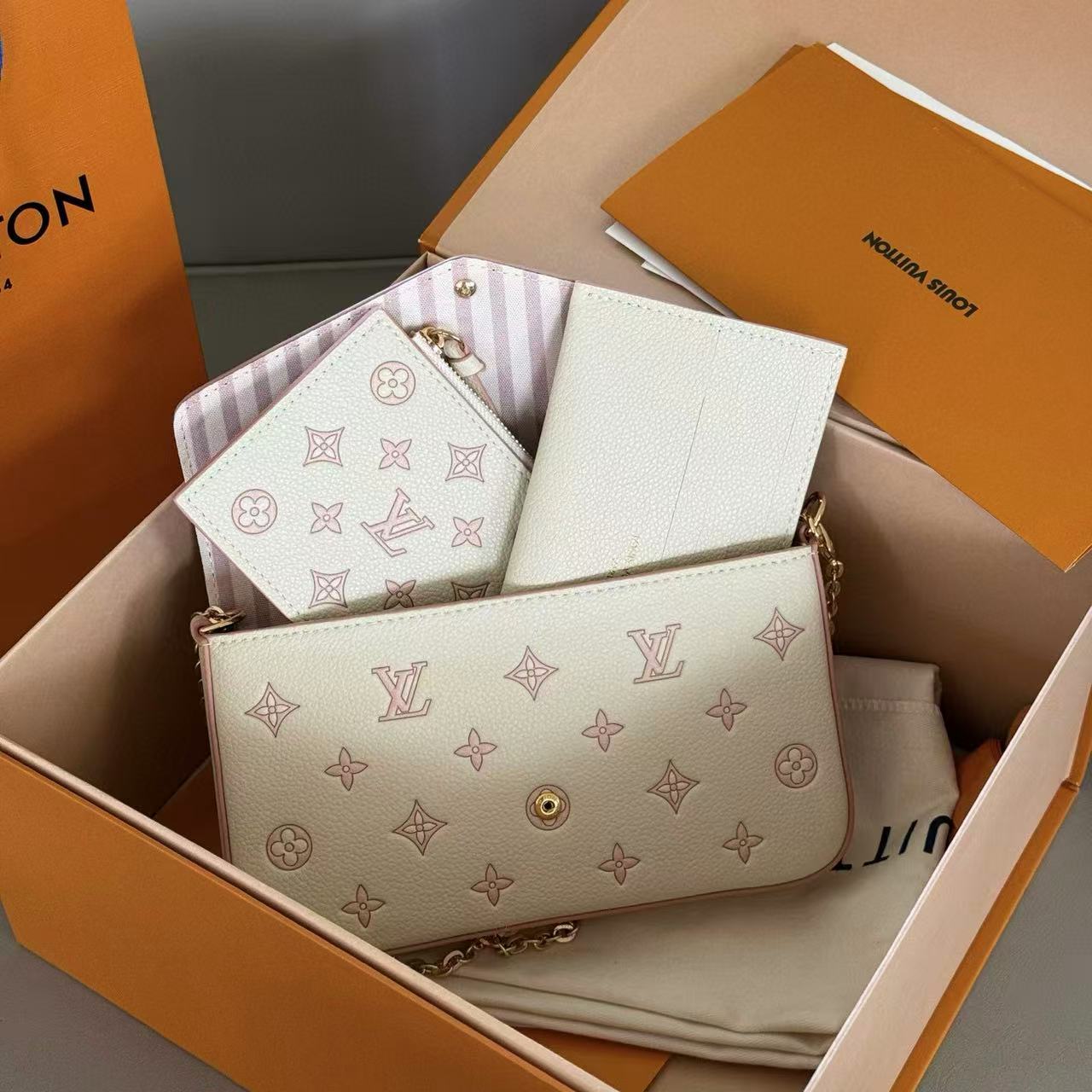 LVチェーンアンダーアームバッグ【 50％割引+送料無料】