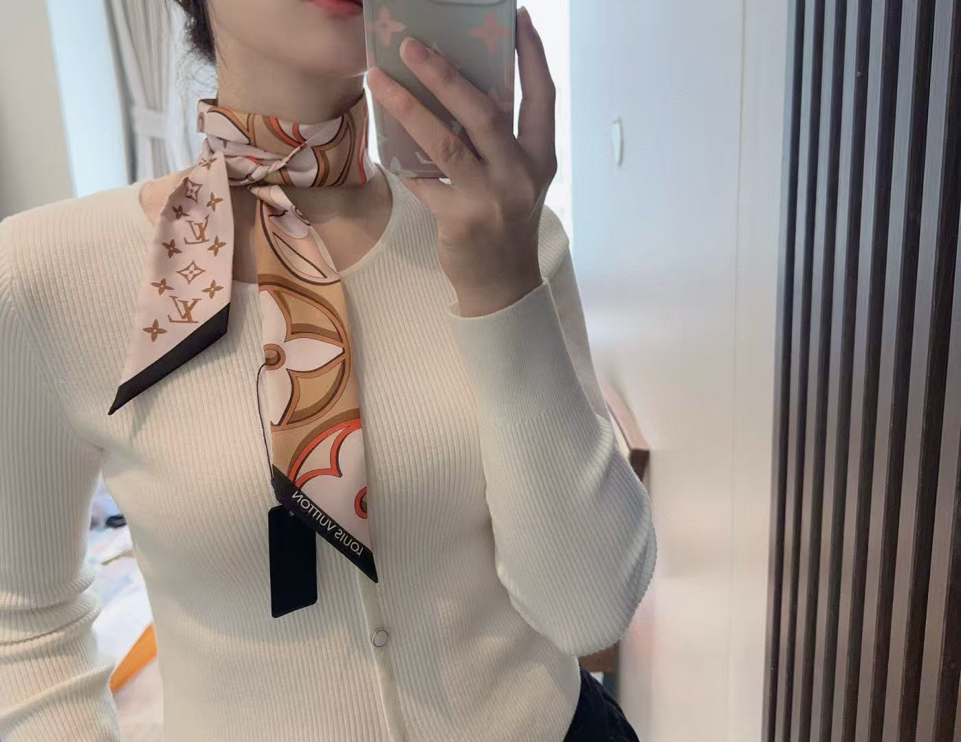 LVの高品質プリントシルクスカーフ【 50％割引+送料無料】