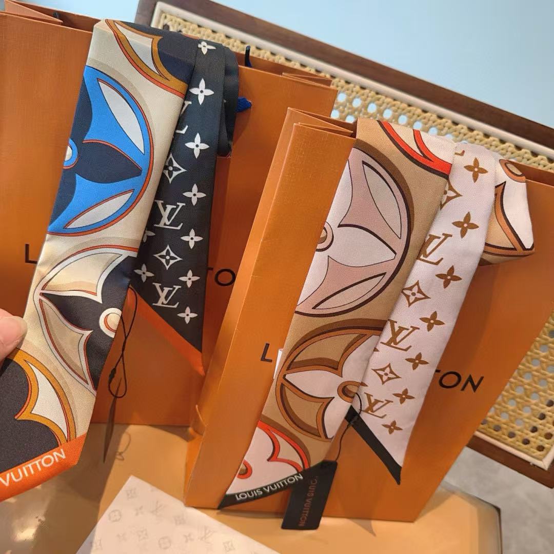 LVの高品質プリントシルクスカーフ【 50％割引+送料無料】