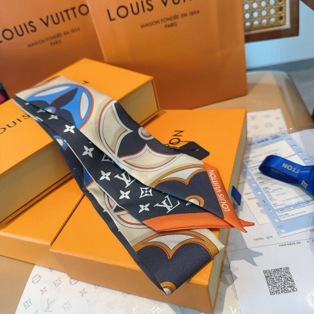 LVの高品質プリントシルクスカーフ【 50％割引+送料無料】
