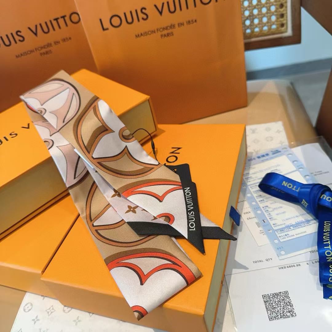 LVの高品質プリントシルクスカーフ【 50％割引+送料無料】