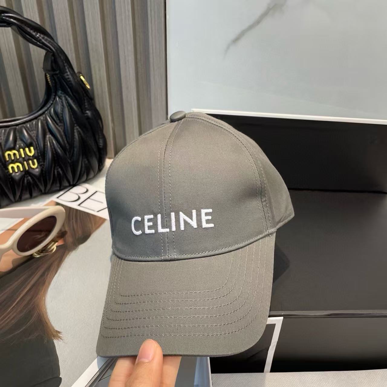 CEL1NE 刺繍レタリング ベースボールキャップ【 50％割引+送料無料】