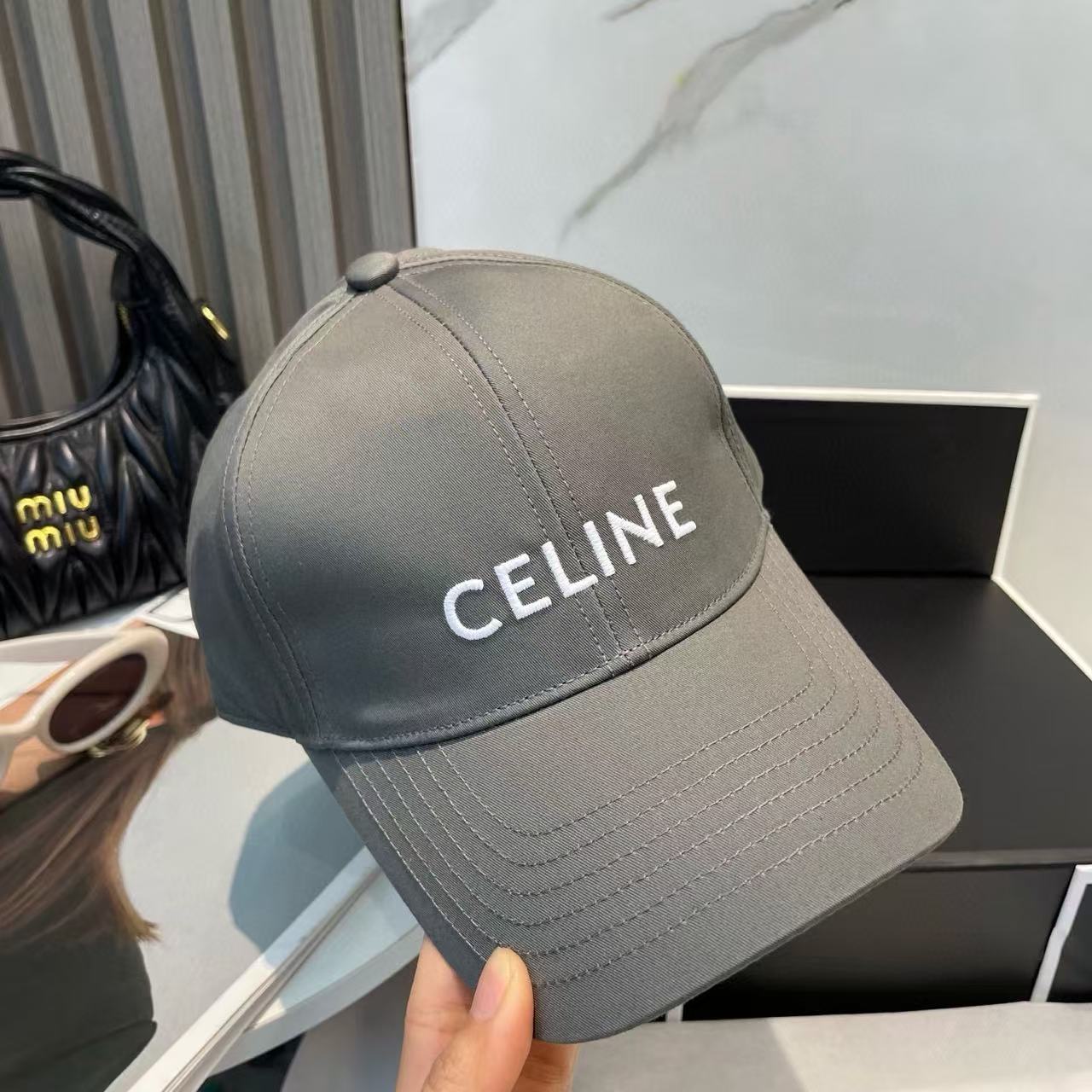 CEL1NE 刺繍レタリング ベースボールキャップ【 50％割引+送料無料】