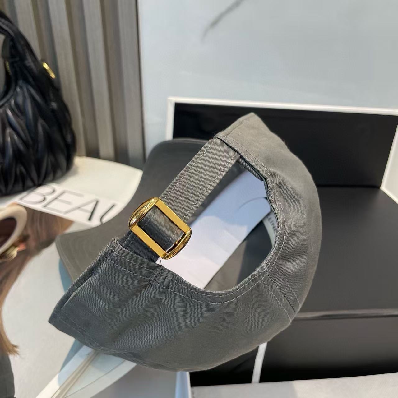 CEL1NE 刺繍レタリング ベースボールキャップ【 50％割引+送料無料】