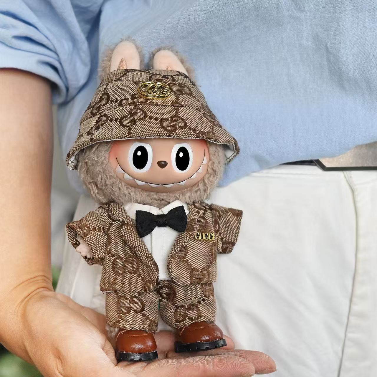 LABUBU人形 + 洋服【 50％割引+送料無料】