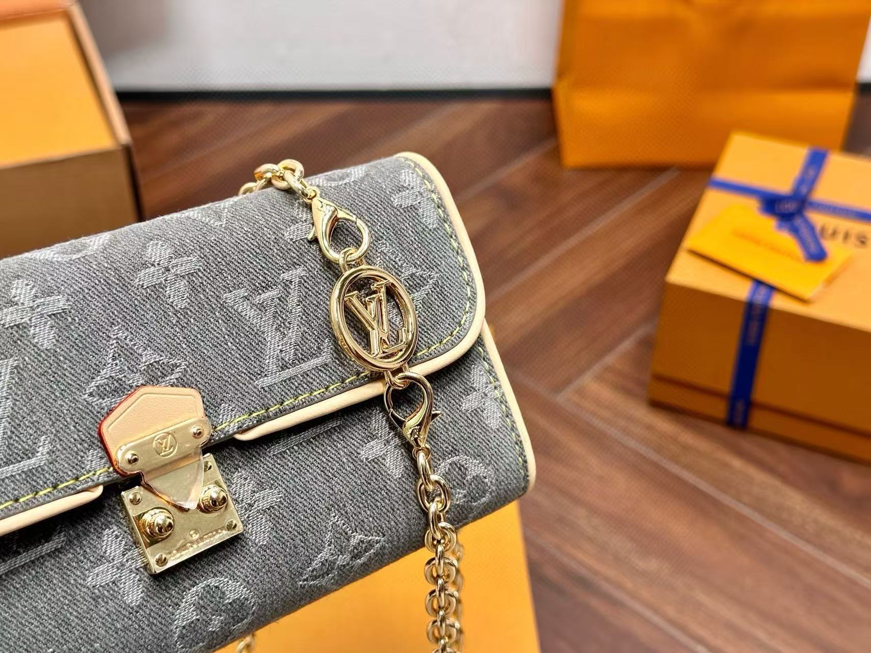 LVチェーンショルダーバッグ【 50％割引+送料無料】