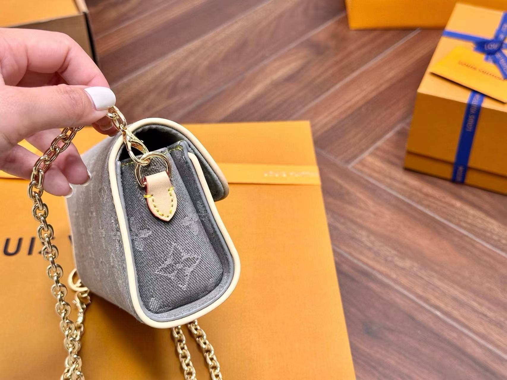 LVチェーンショルダーバッグ【 50％割引+送料無料】