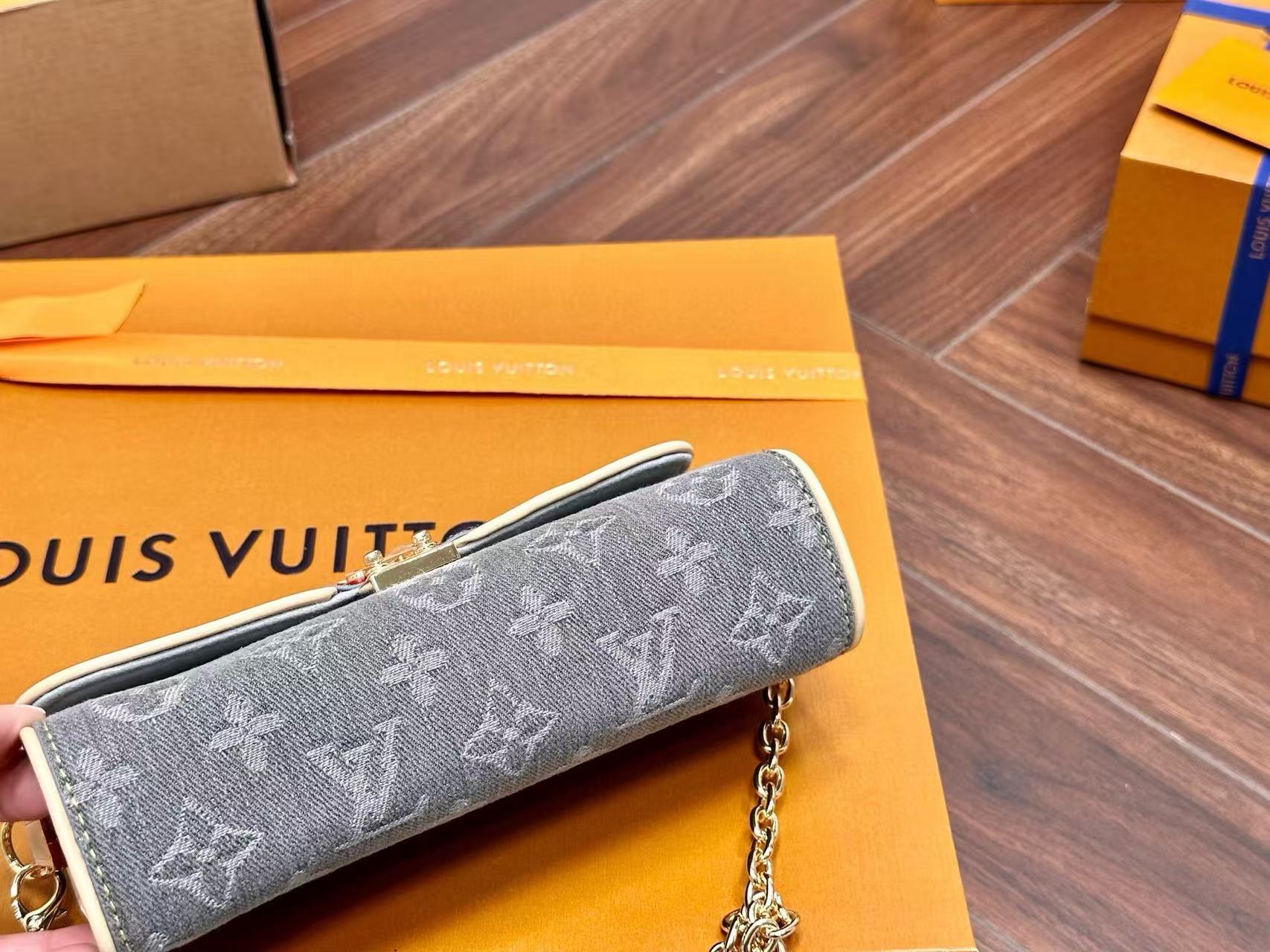 LVチェーンショルダーバッグ【 50％割引+送料無料】
