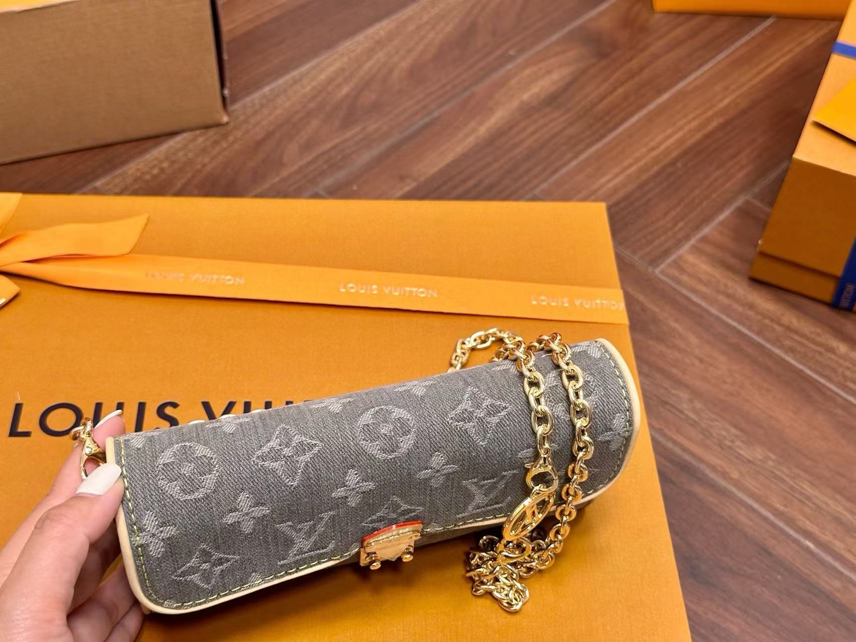 LVチェーンショルダーバッグ【 50％割引+送料無料】