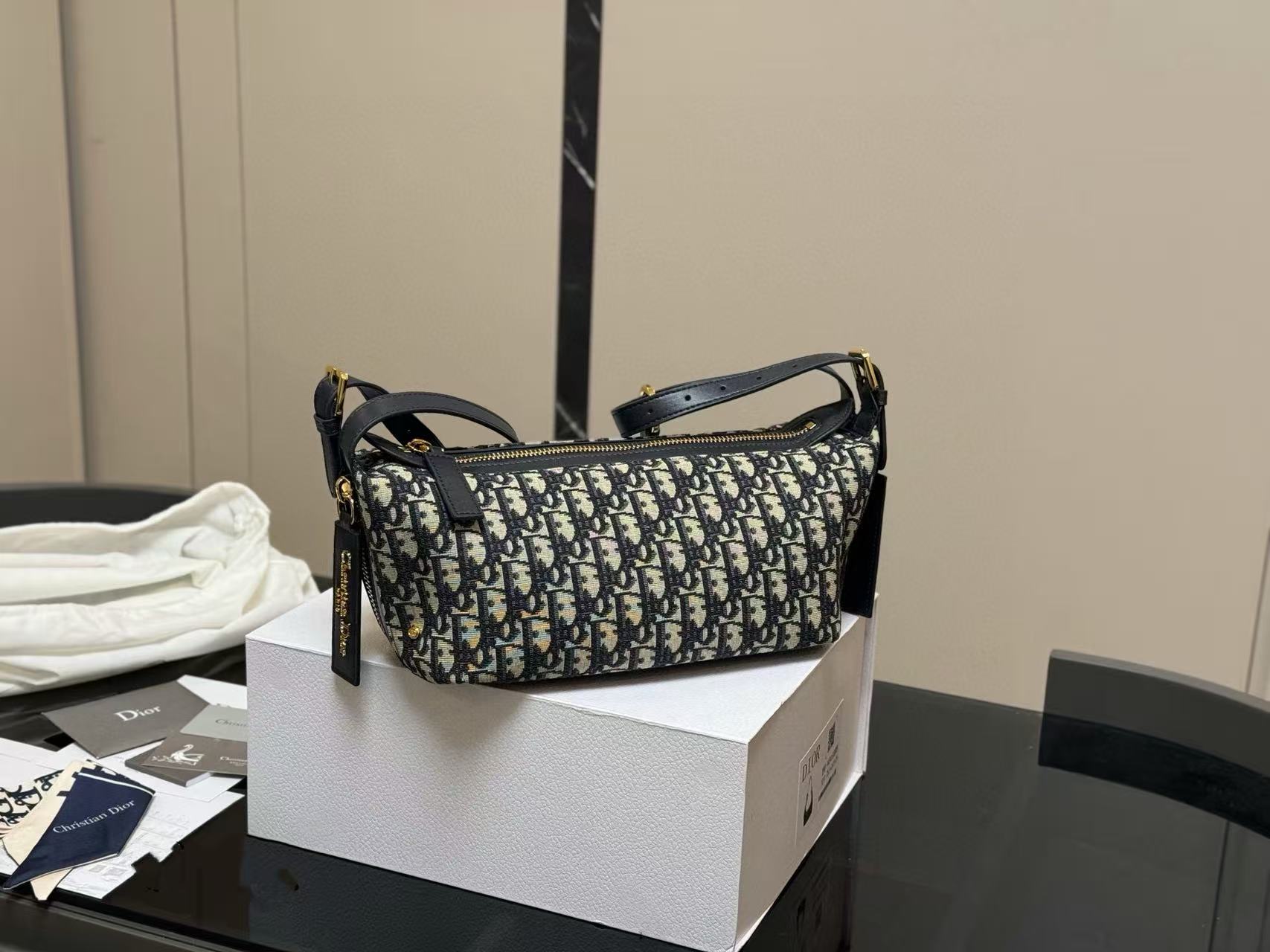 DI0R キャンバス 牛革 アンダーアームバッグ【 50％割引+送料無料】