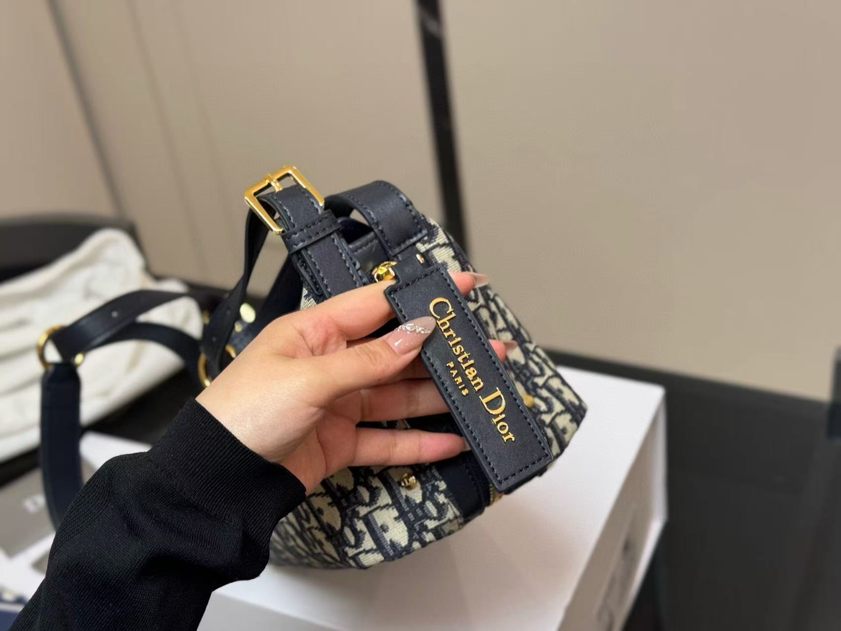 DI0R キャンバス 牛革 アンダーアームバッグ【 50％割引+送料無料】