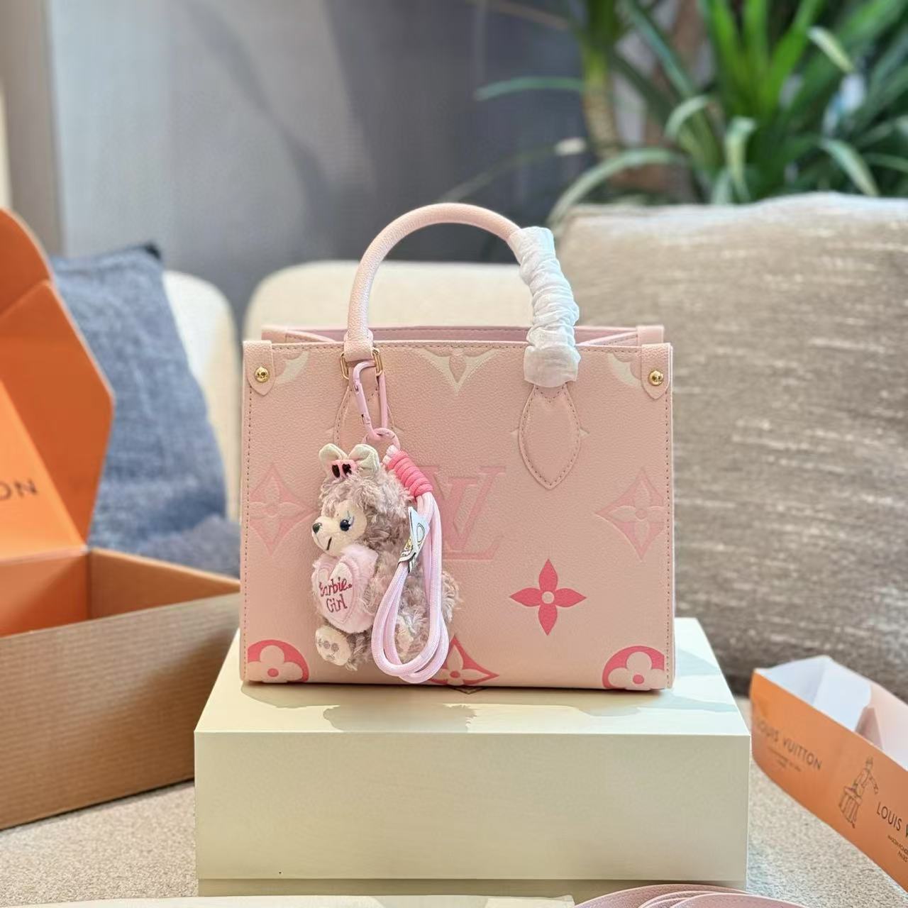 LV onthegoトートバッグ【 50％割引+送料無料】