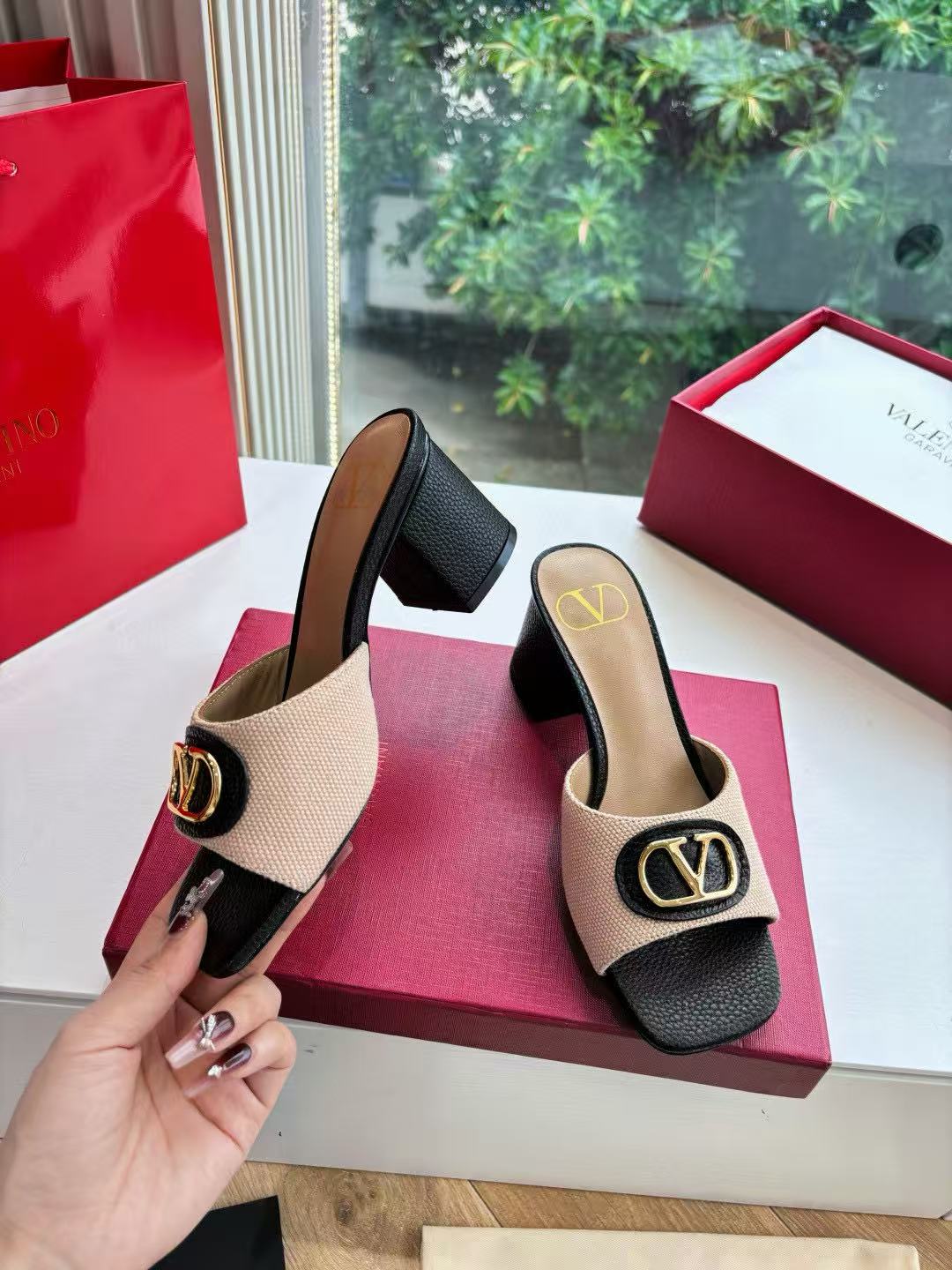 VALENT1NO 高品質メタルバックルハイヒール【50％割引+送料無料】